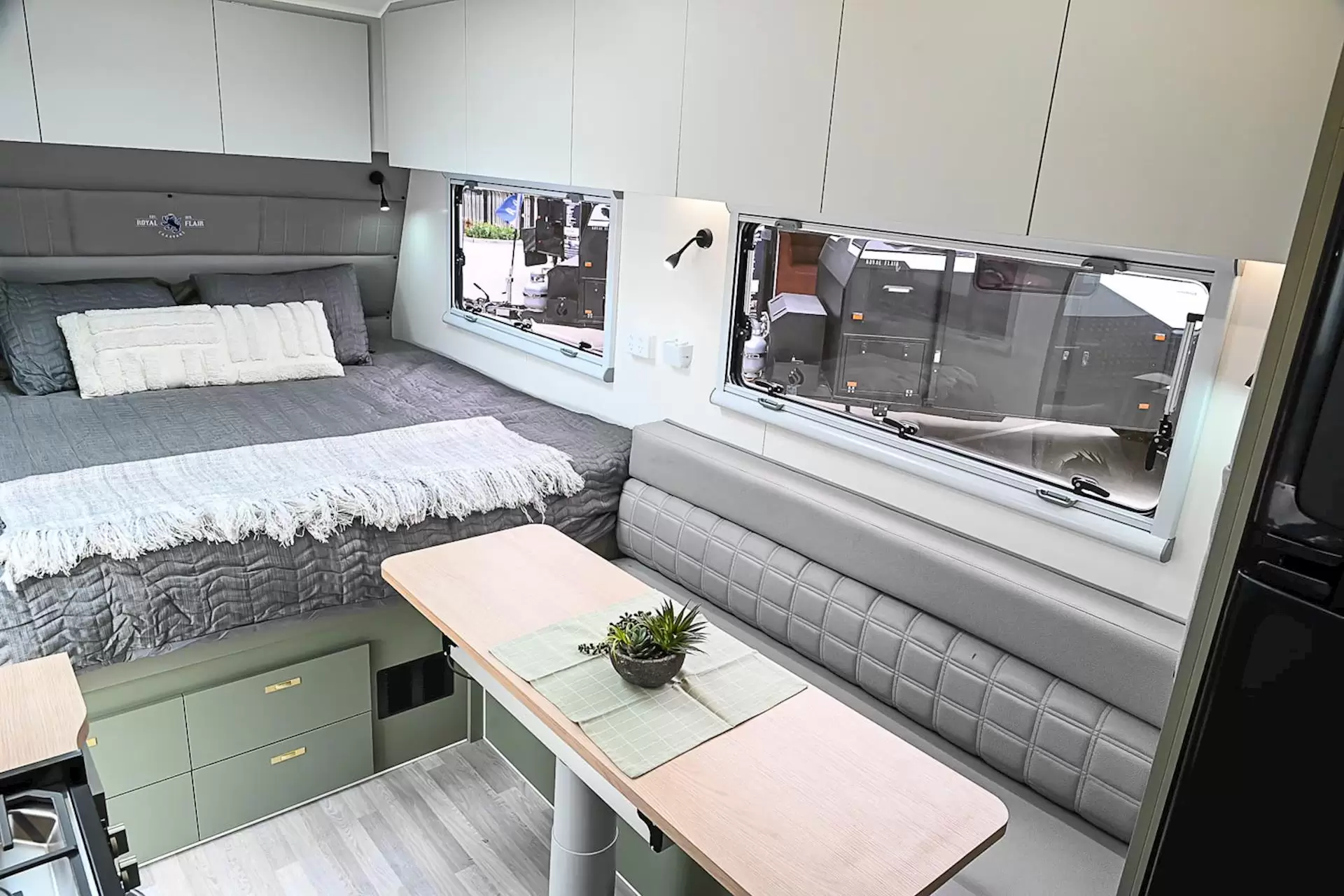 NEW 2025 ROYAL FLAIR FAMILY FLAIR 20'6-1