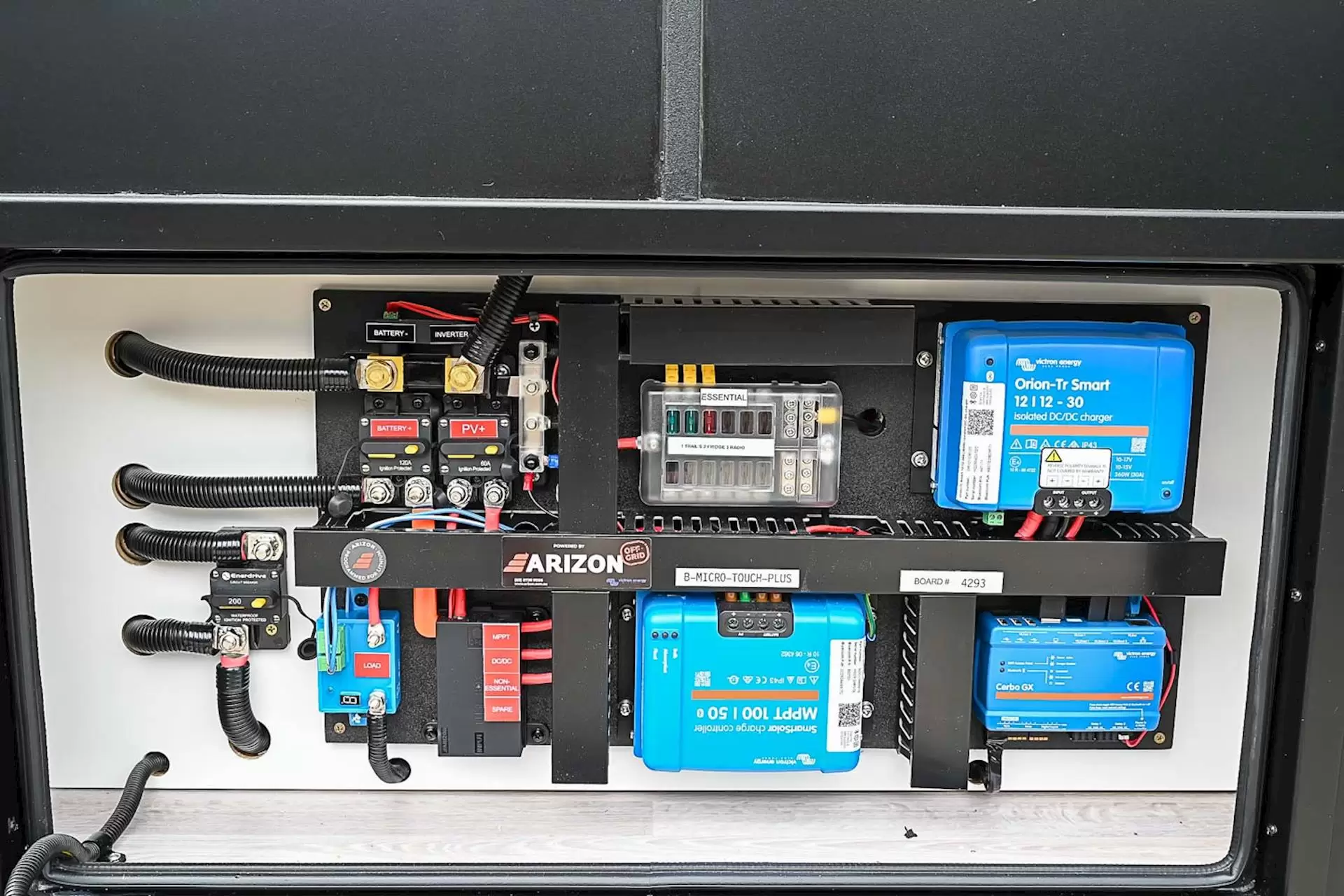 NEW 2025 ROYAL FLAIR FAMILY FLAIR 20'6-1