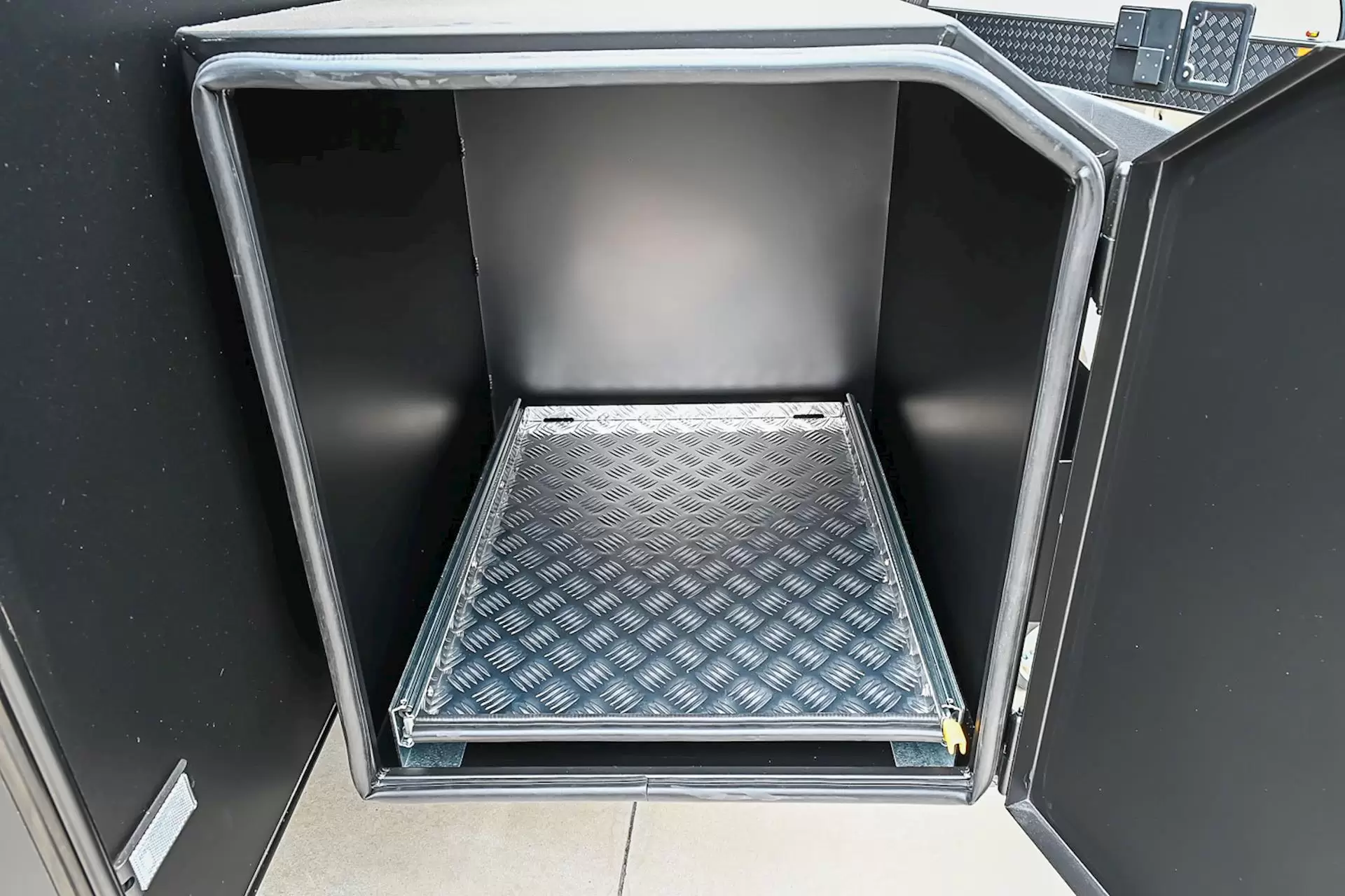 NEW 2025 ROYAL FLAIR FAMILY FLAIR 20'6-1