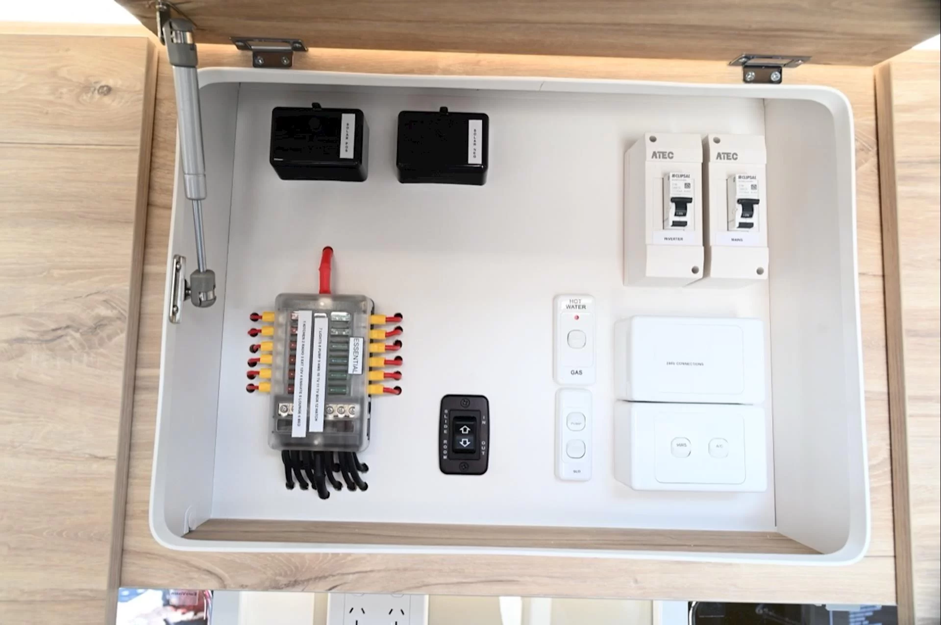 NEW 2026 ROYAL FLAIR Designer Series 19'6-1 caravan