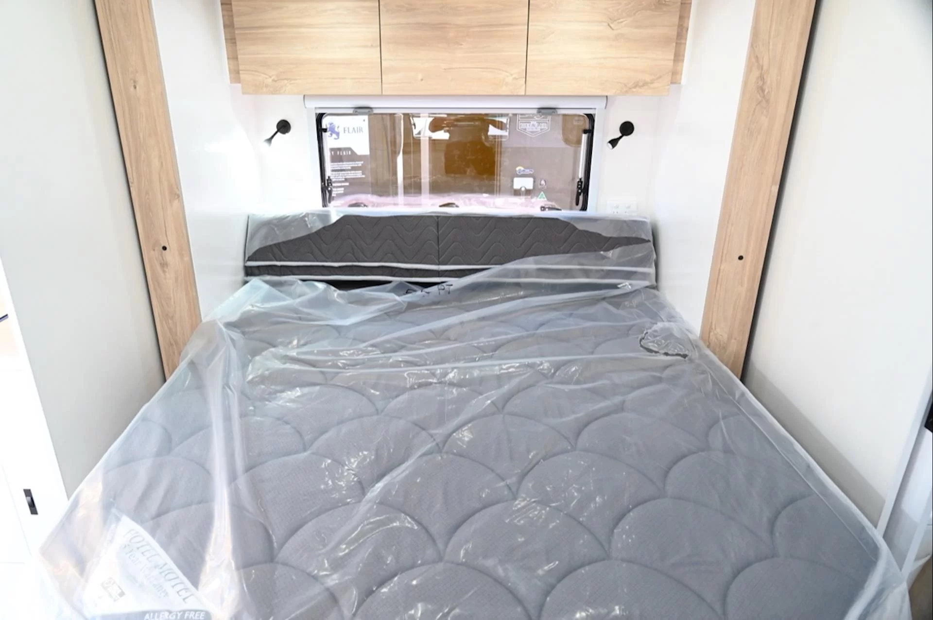 NEW 2026 ROYAL FLAIR Designer Series 19'6-1 caravan