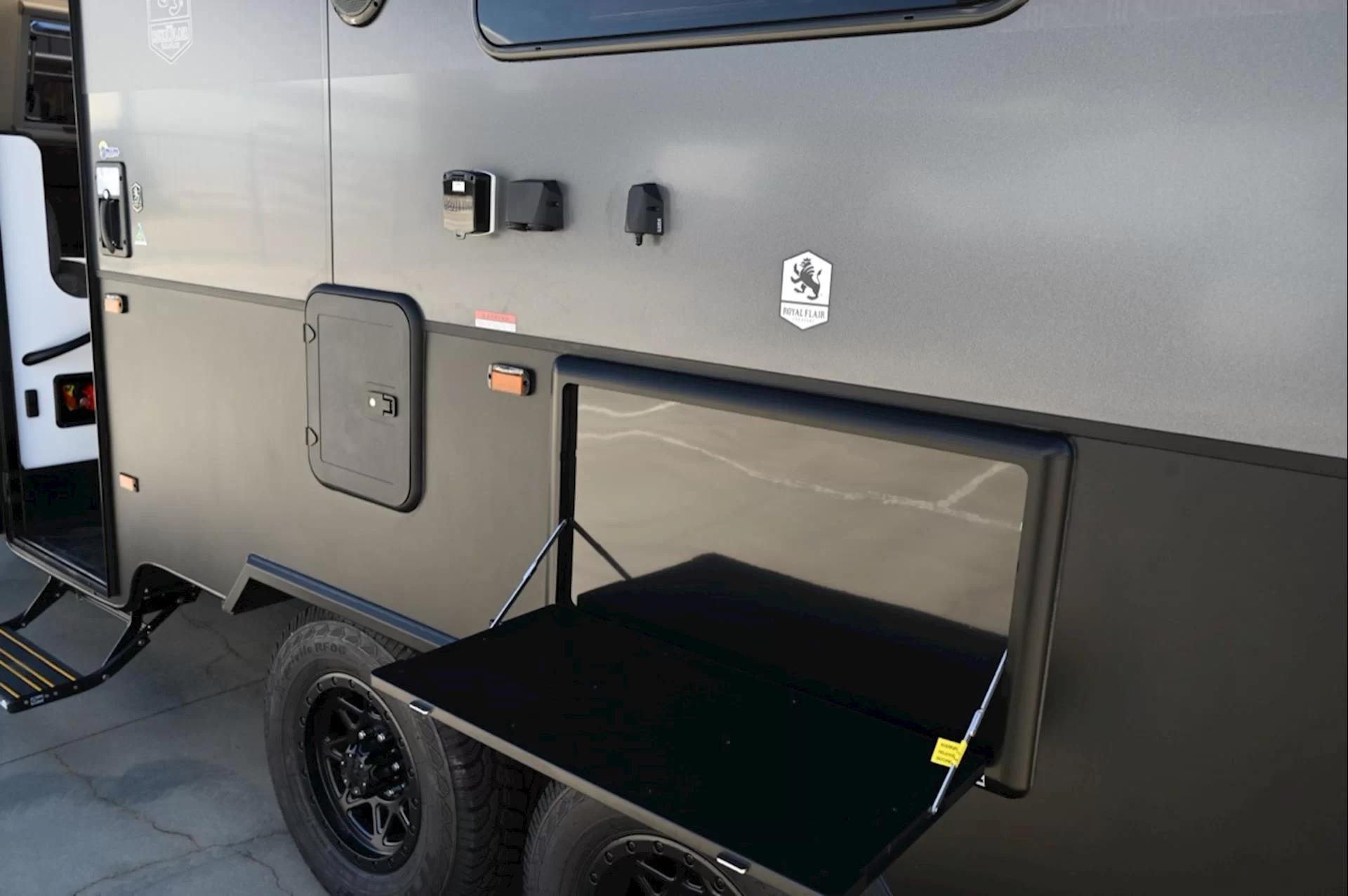 NEW 2026 ROYAL FLAIR Designer Series 19'6-1 caravan