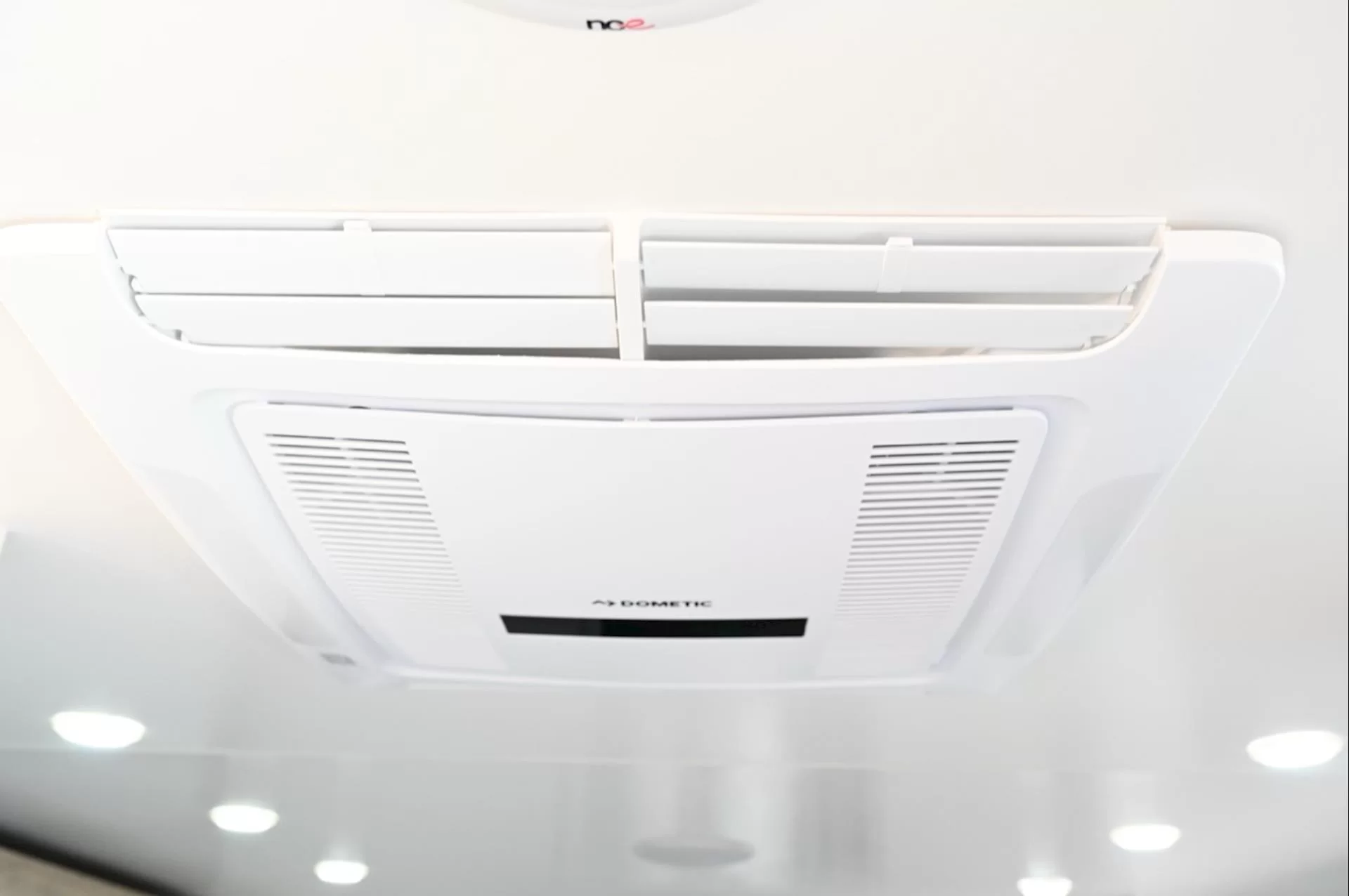 NEW 2026 ROYAL FLAIR Designer Series 19'6-1 caravan