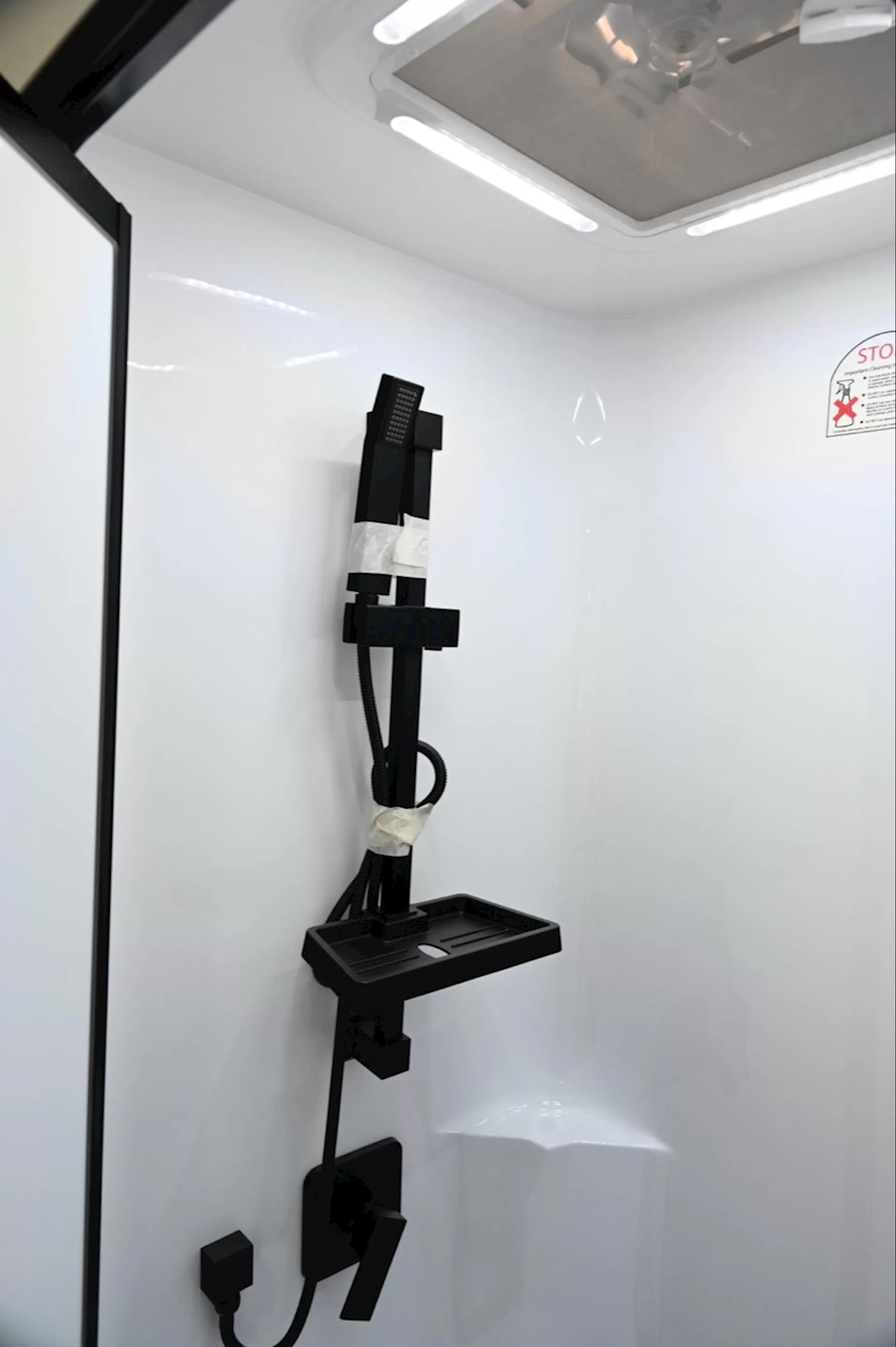 NEW 2026 ROYAL FLAIR Designer Series 19'6-1 caravan