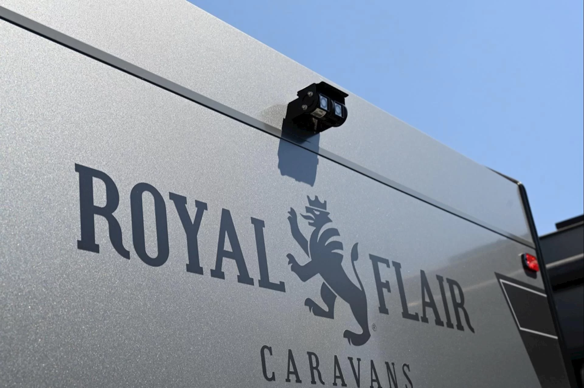 NEW 2026 ROYAL FLAIR Designer Series 19'6-1 caravan