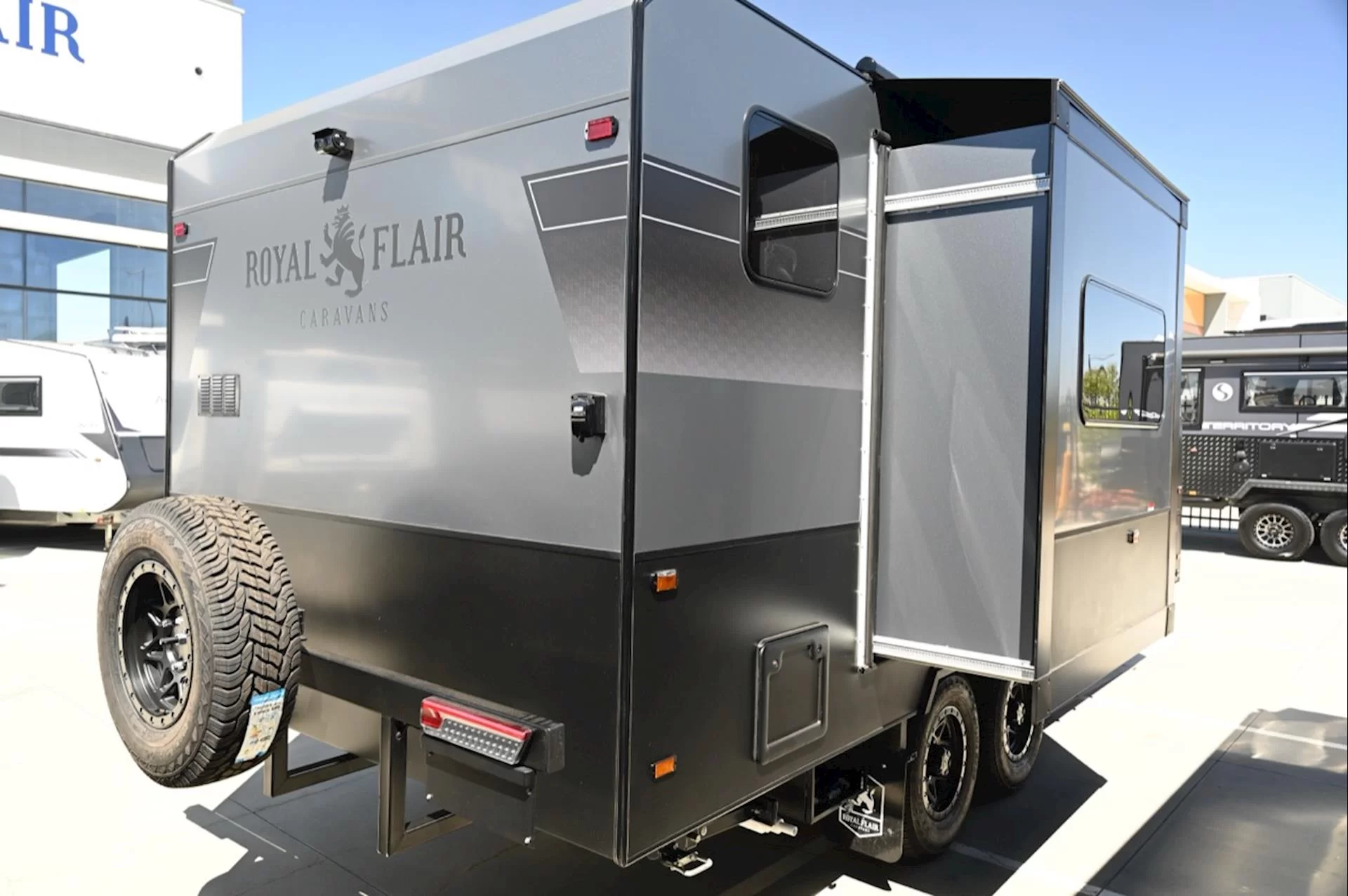 NEW 2026 ROYAL FLAIR Designer Series 19'6-1 caravan