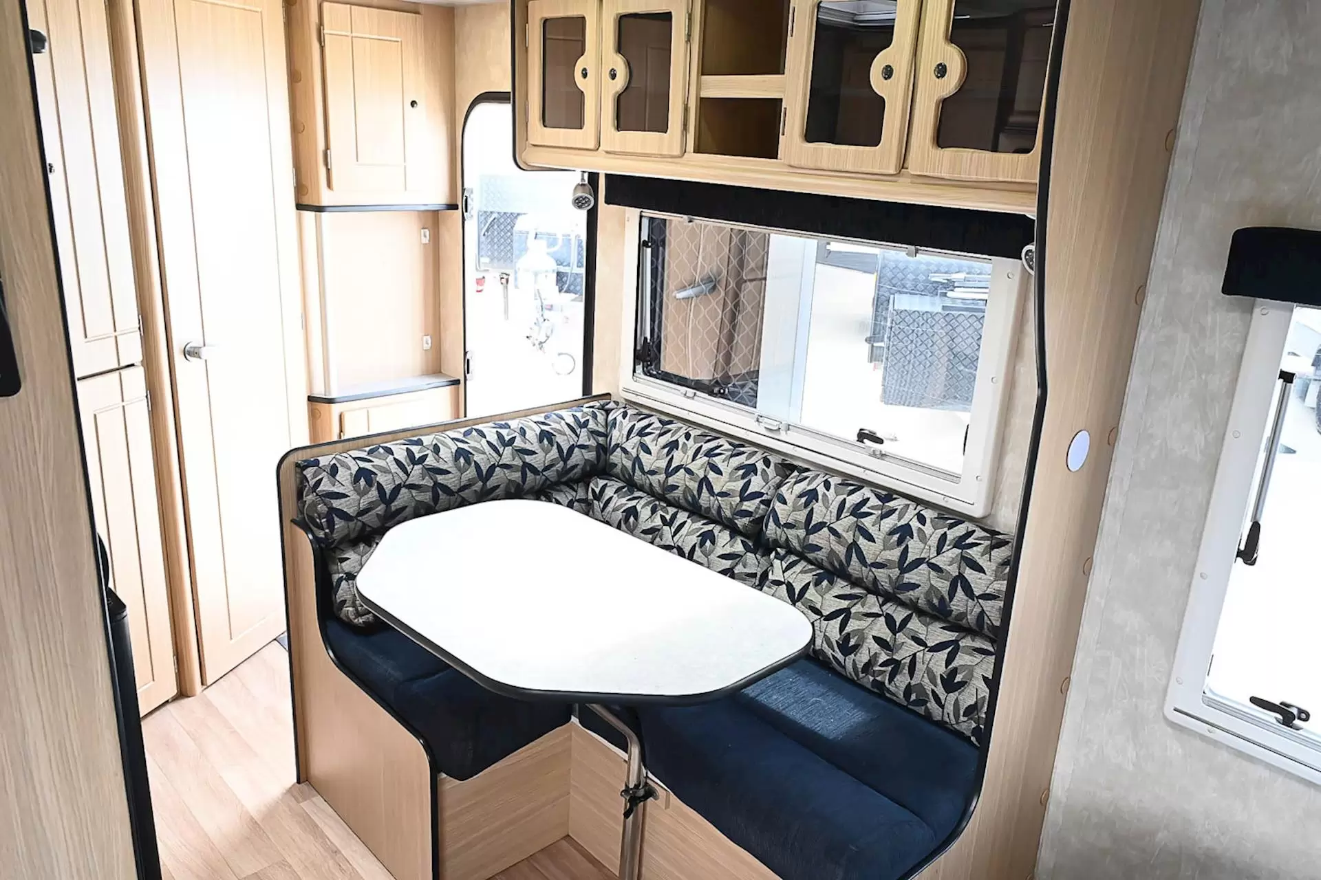 USED 2012 JURGENS SKYGAZER caravan