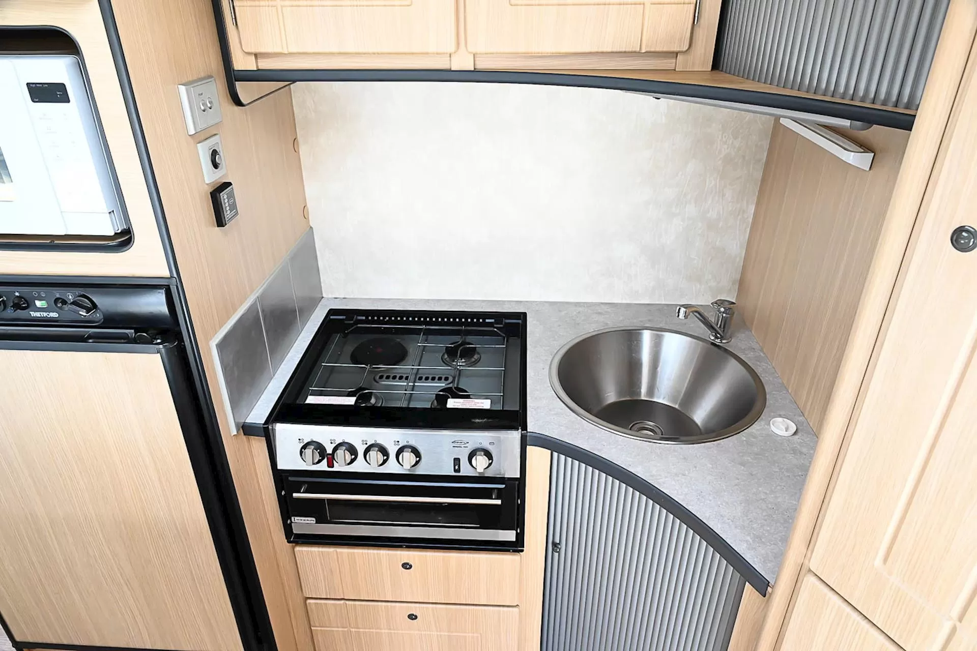 USED 2012 JURGENS SKYGAZER caravan