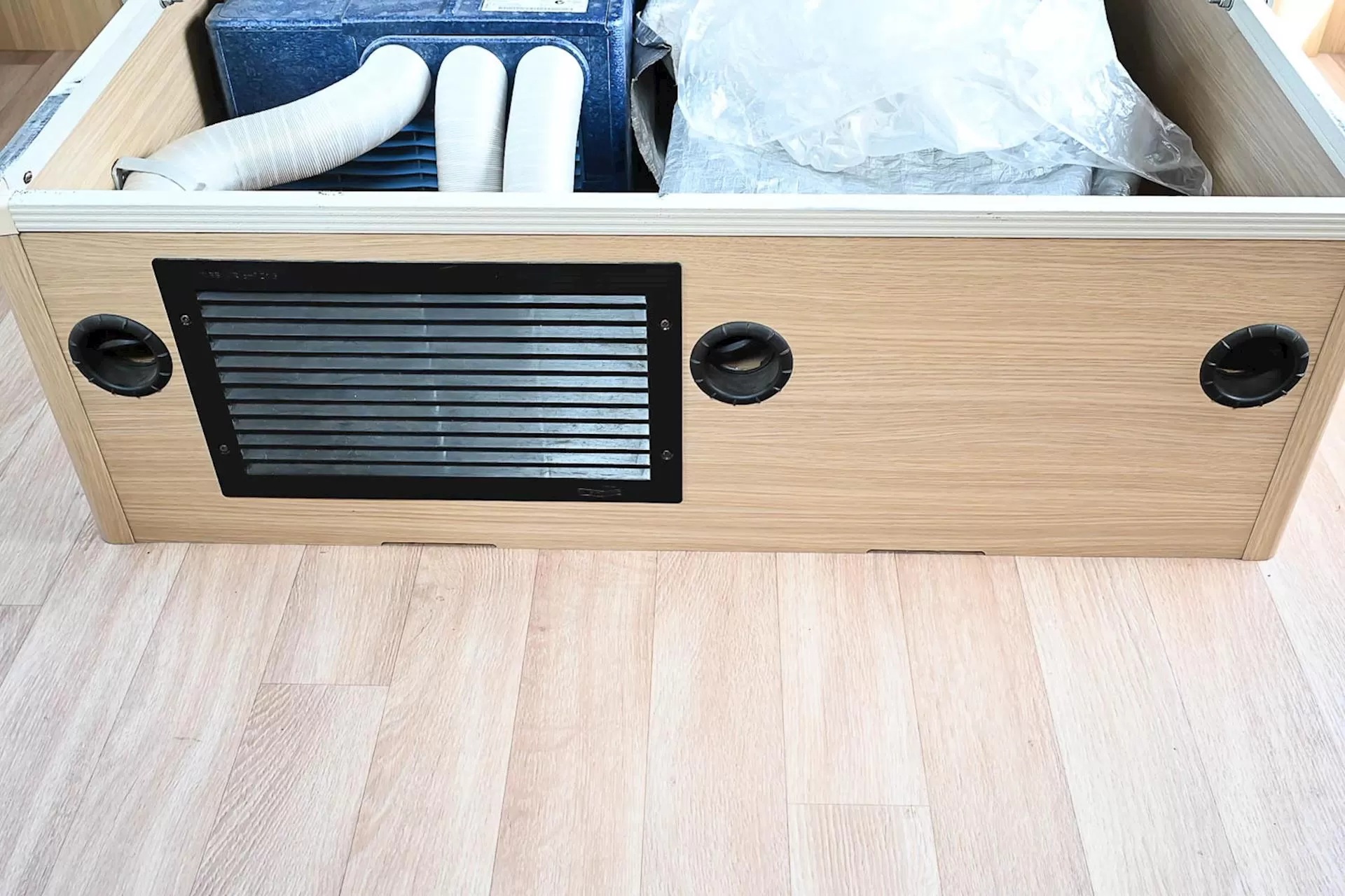 USED 2012 JURGENS SKYGAZER caravan