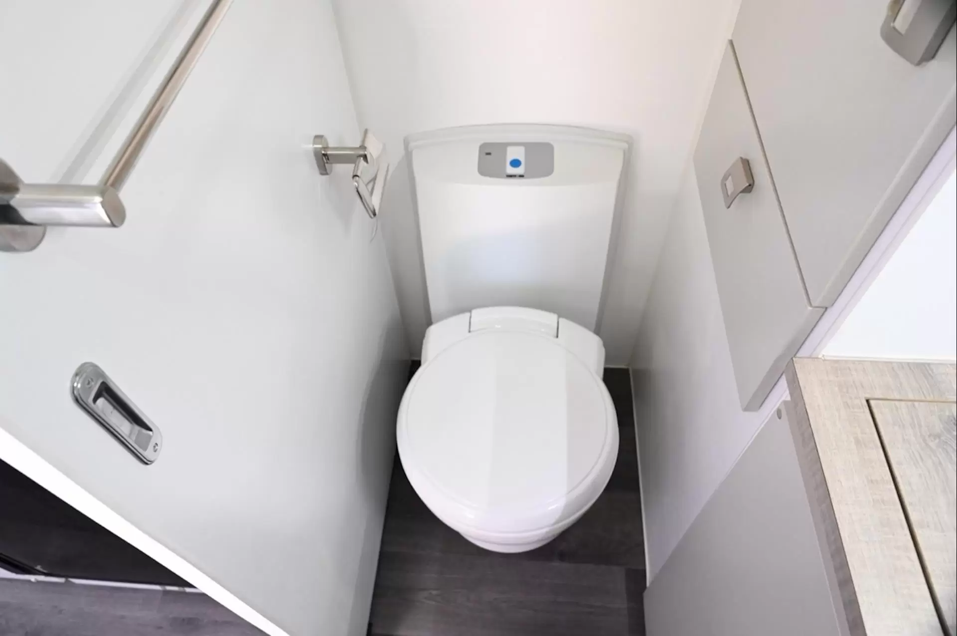 USED 2024 DESIGN RV FORERUNNER V5.2