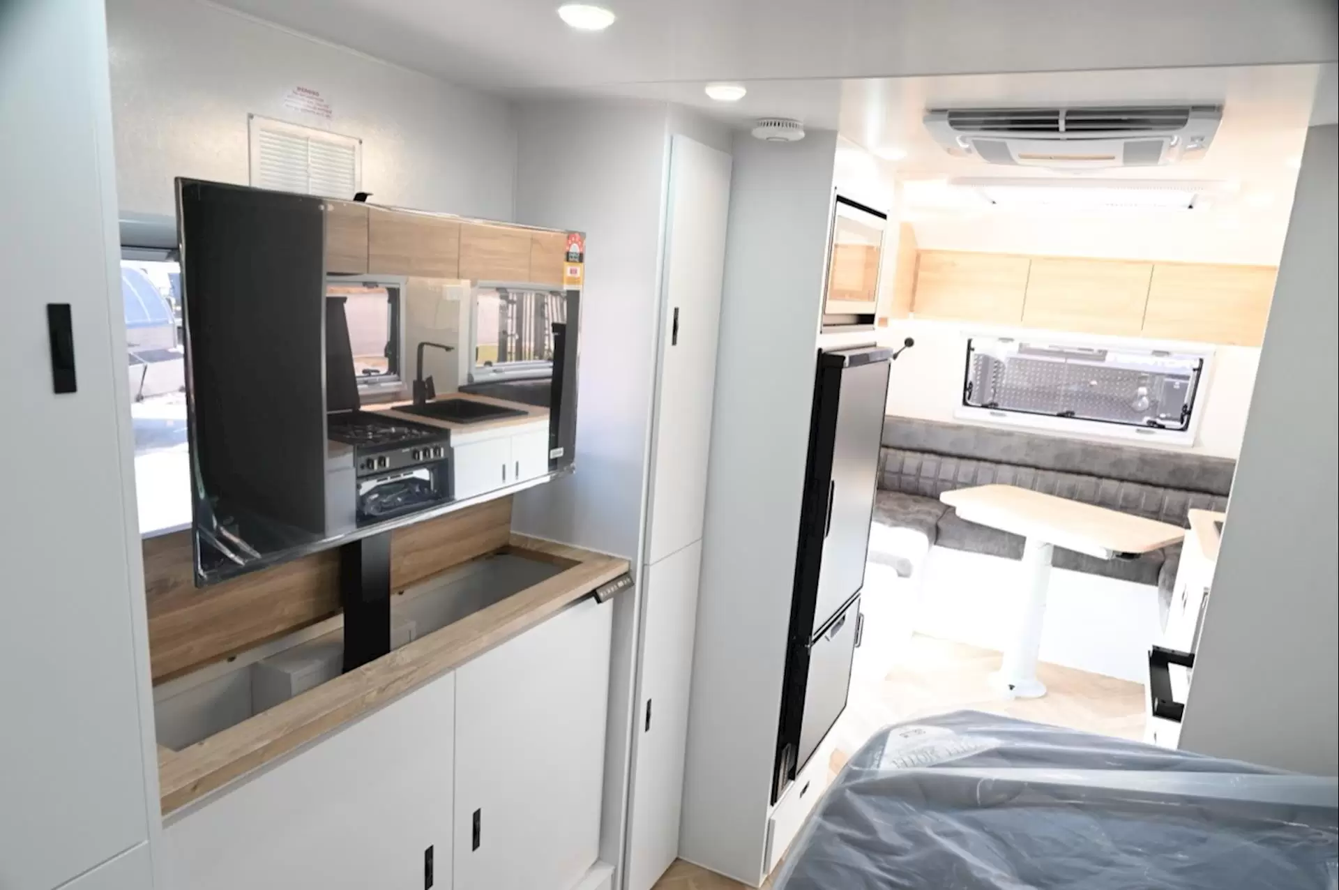 USED 2024 DESIGN RV FORERUNNER V5.2