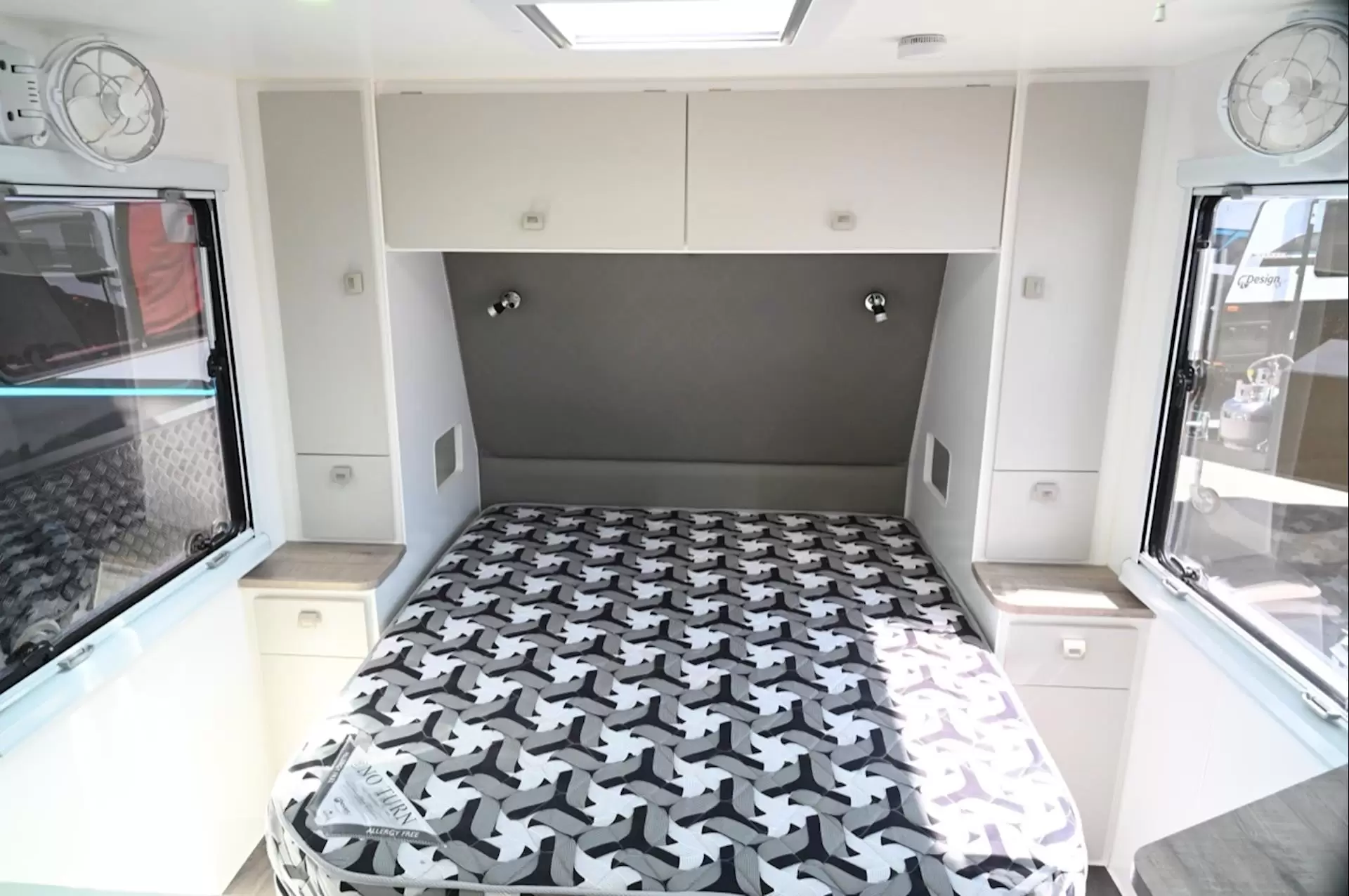 USED 2024 DESIGN RV FORERUNNER V5.2