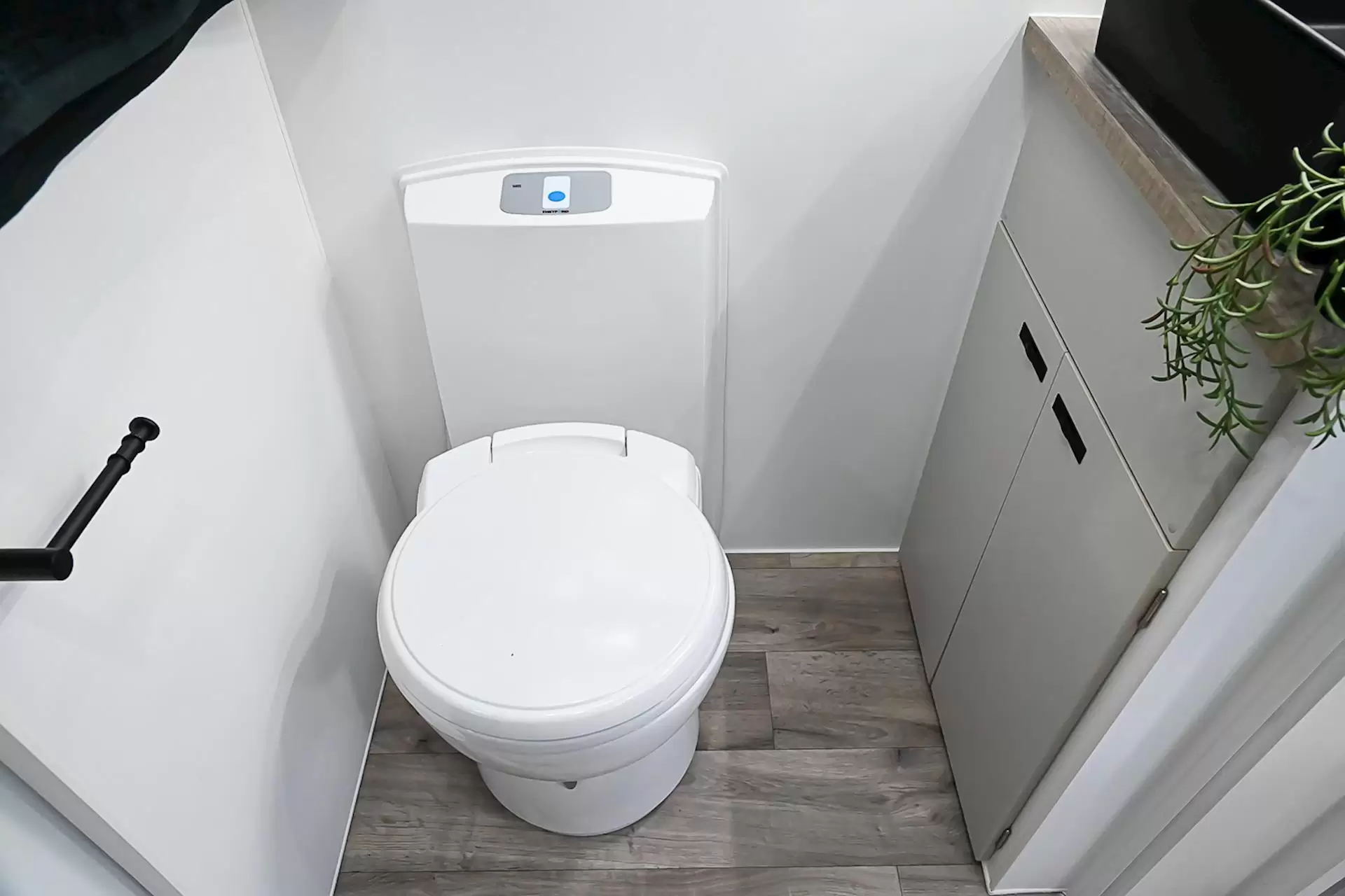 NEW 2026 DESIGN RV FORERUNNER 2210R