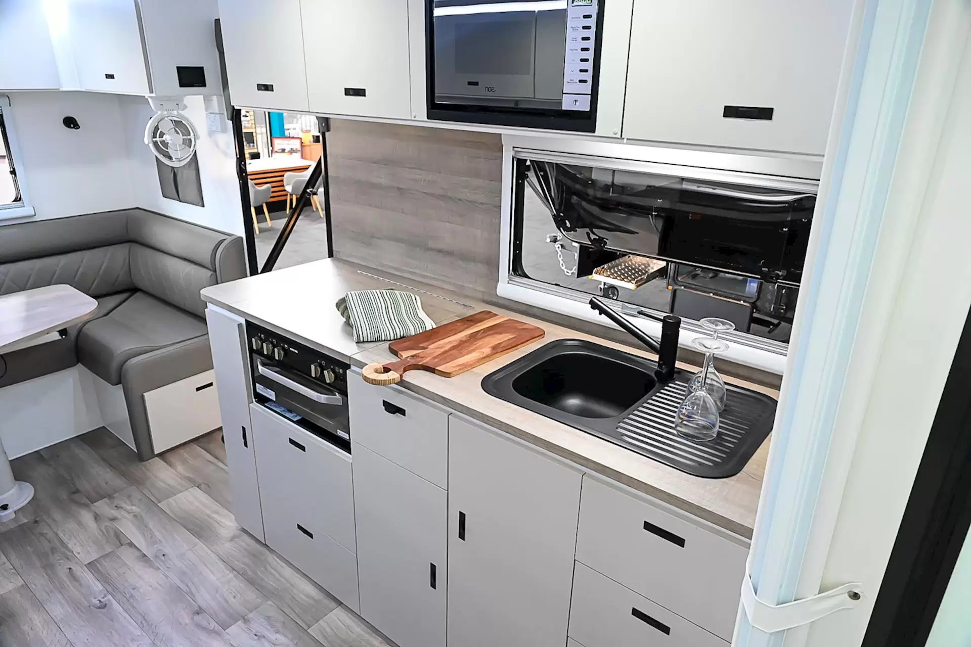 NEW 2026 DESIGN RV FORERUNNER 2210R