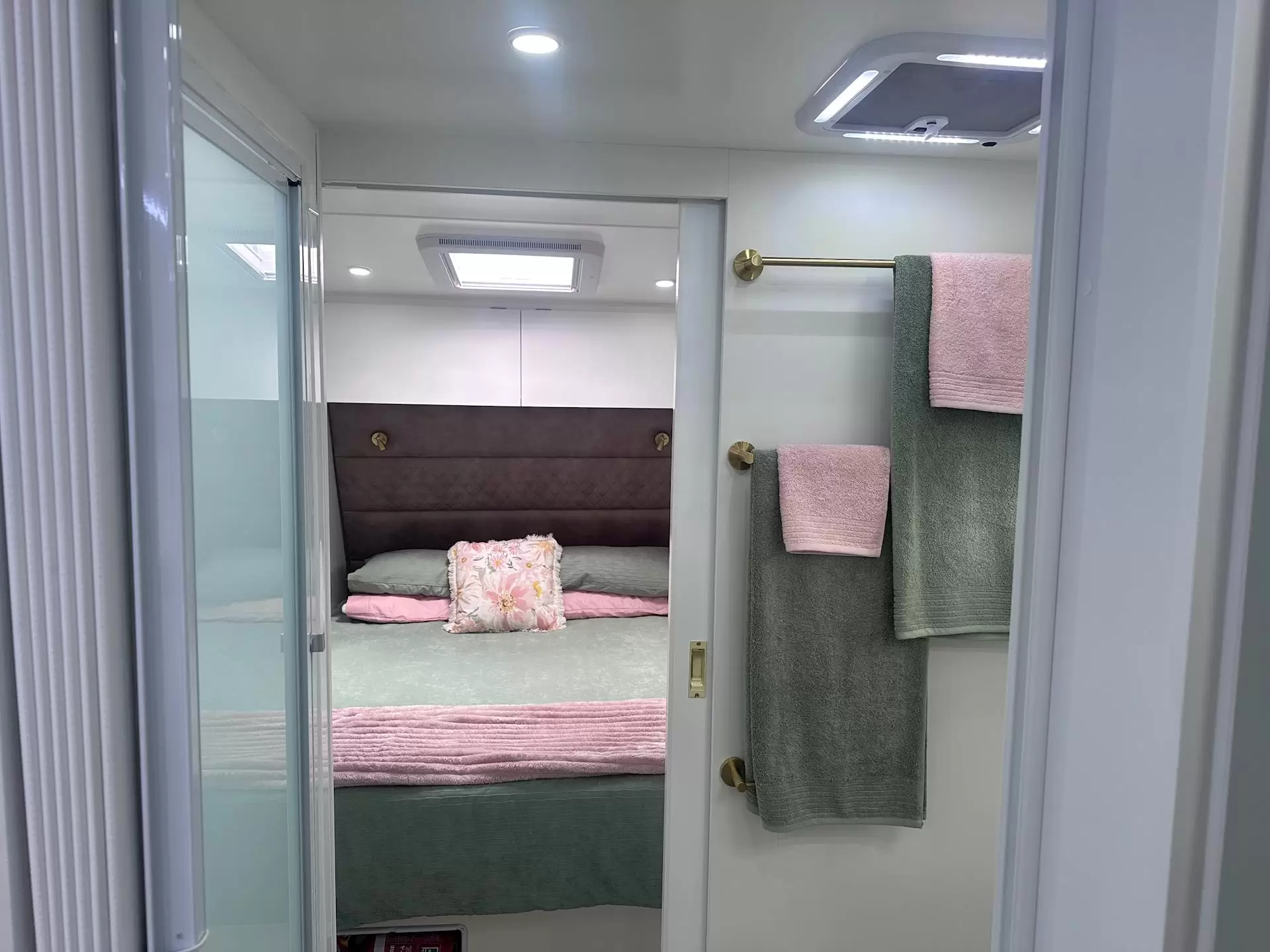 NEW 2026 DESIGN RV ODYSSEY 2210R