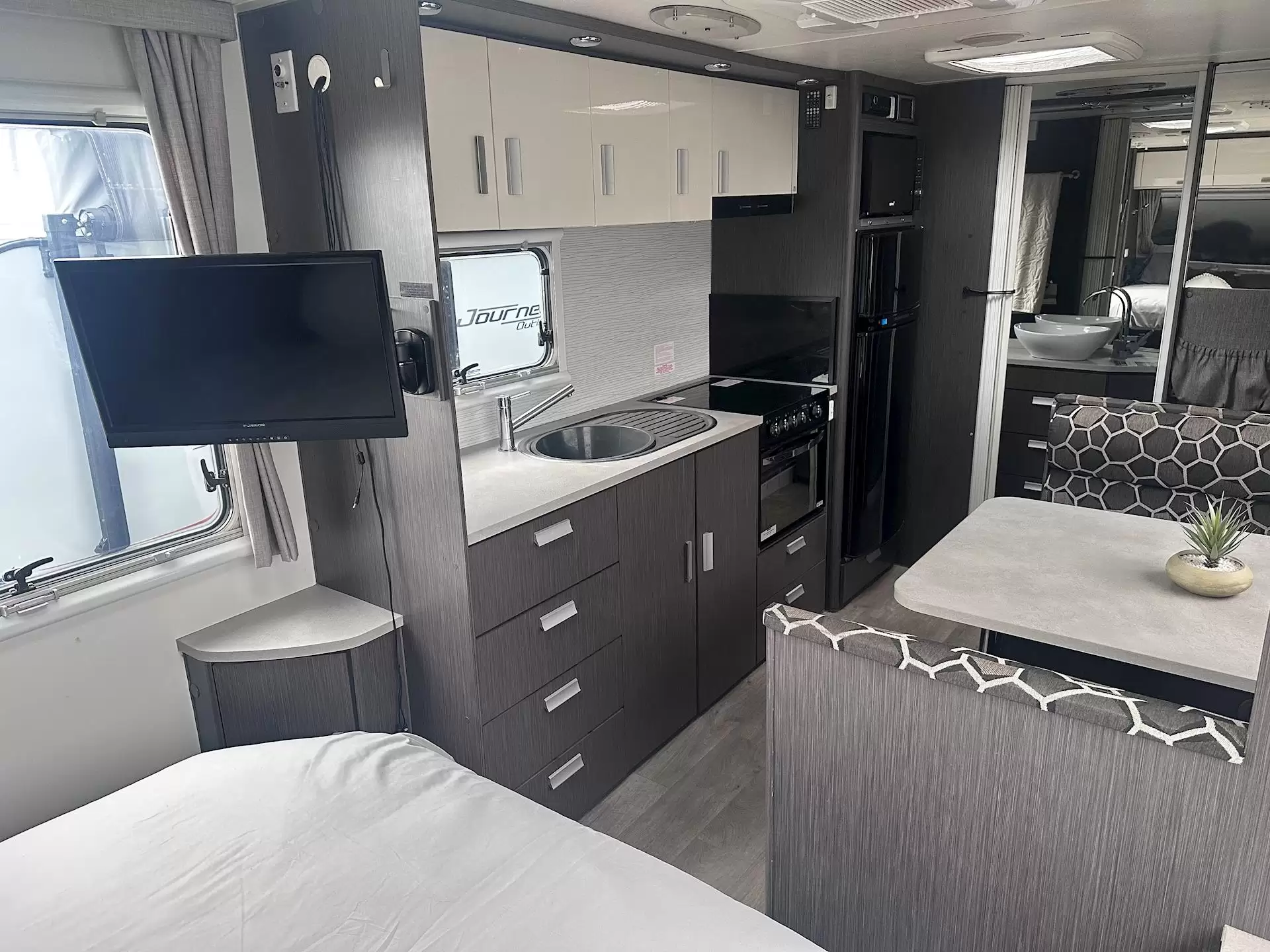USED 2019 JAYCO JOURNEY OUTBACK 19.61-2OB
