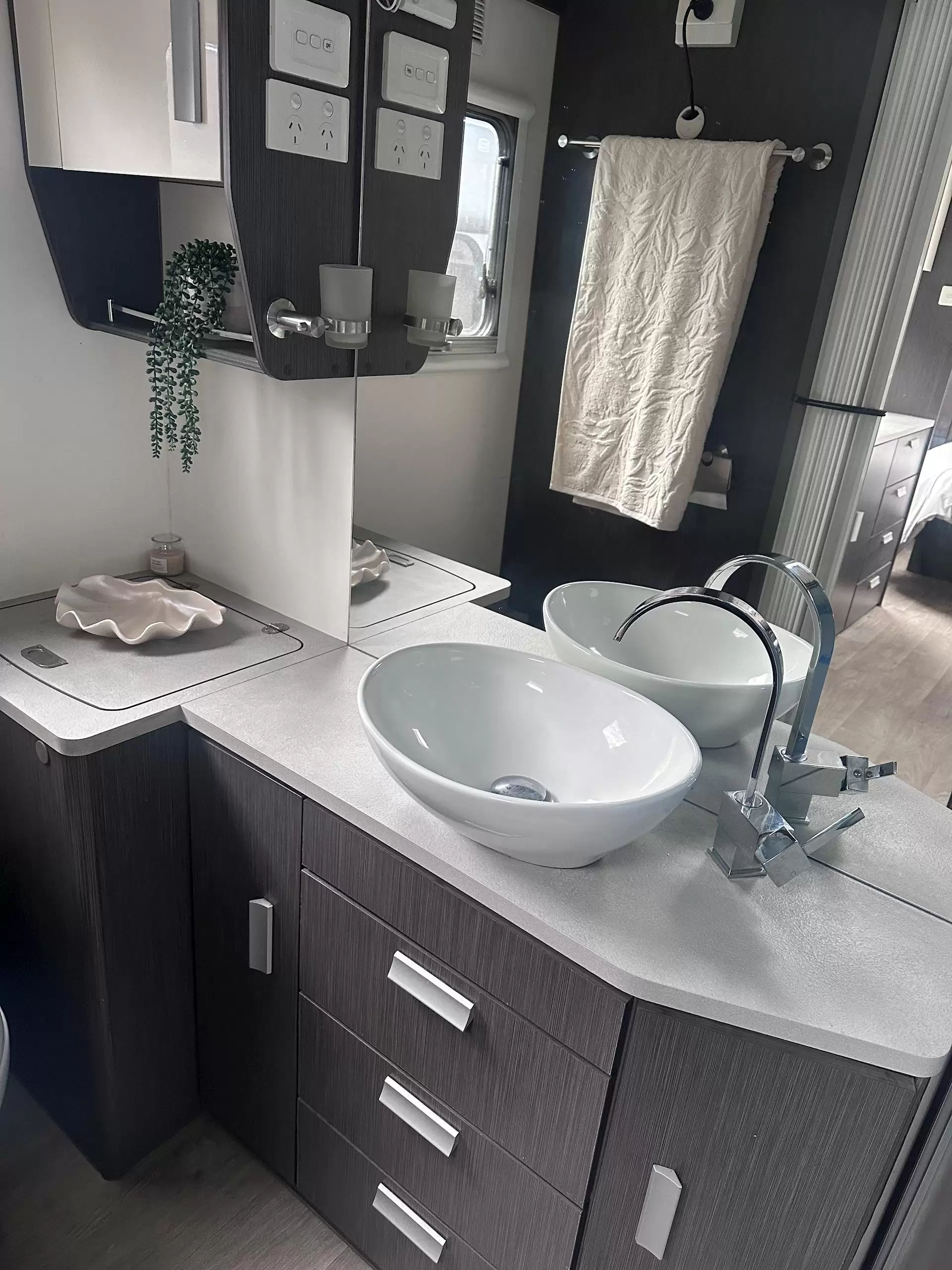 USED 2019 JAYCO JOURNEY OUTBACK 19.61-2OB