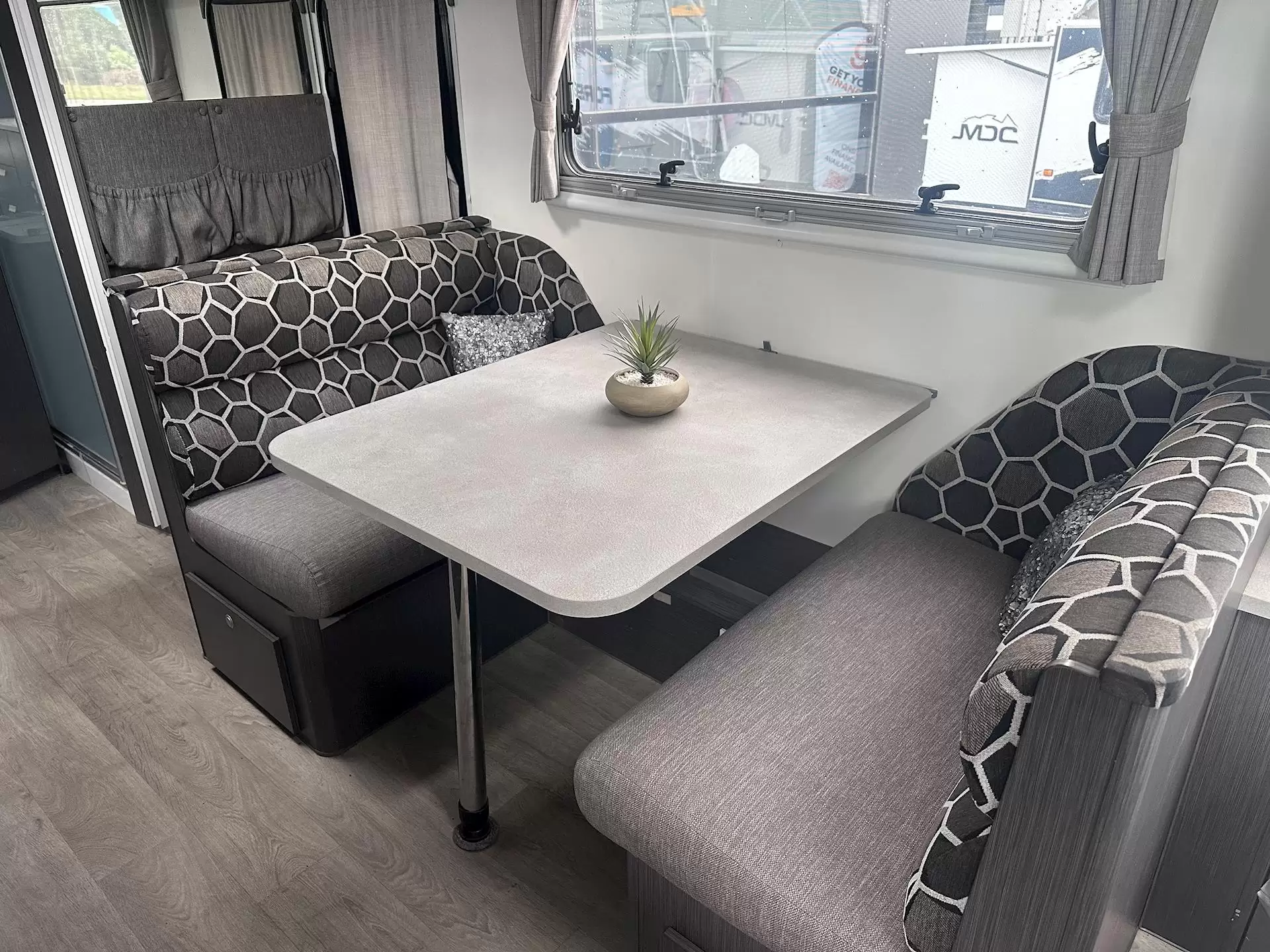 USED 2019 JAYCO JOURNEY OUTBACK 19.61-2OB