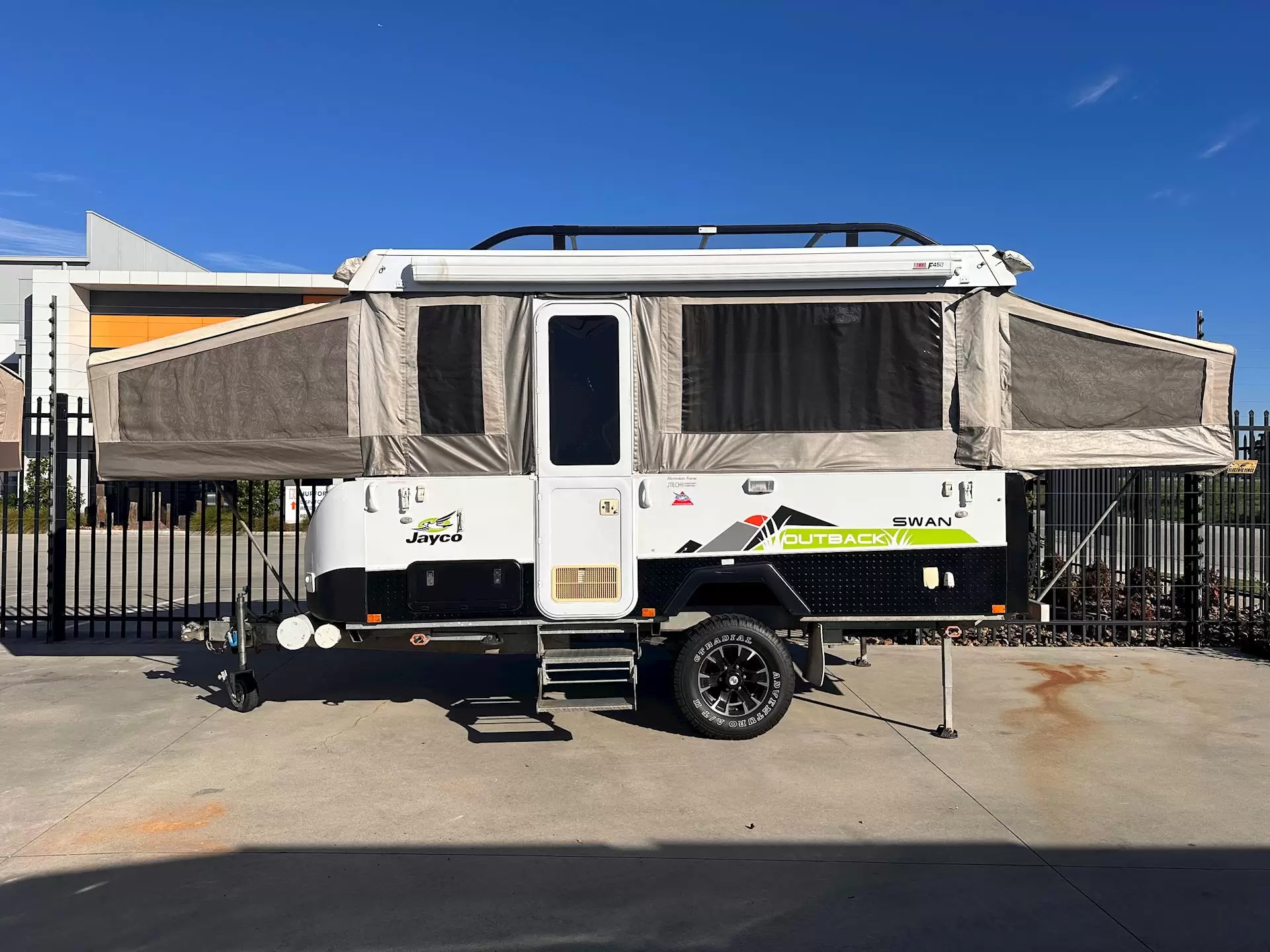 USED 2014 JAYCO SWAN OUTBACK