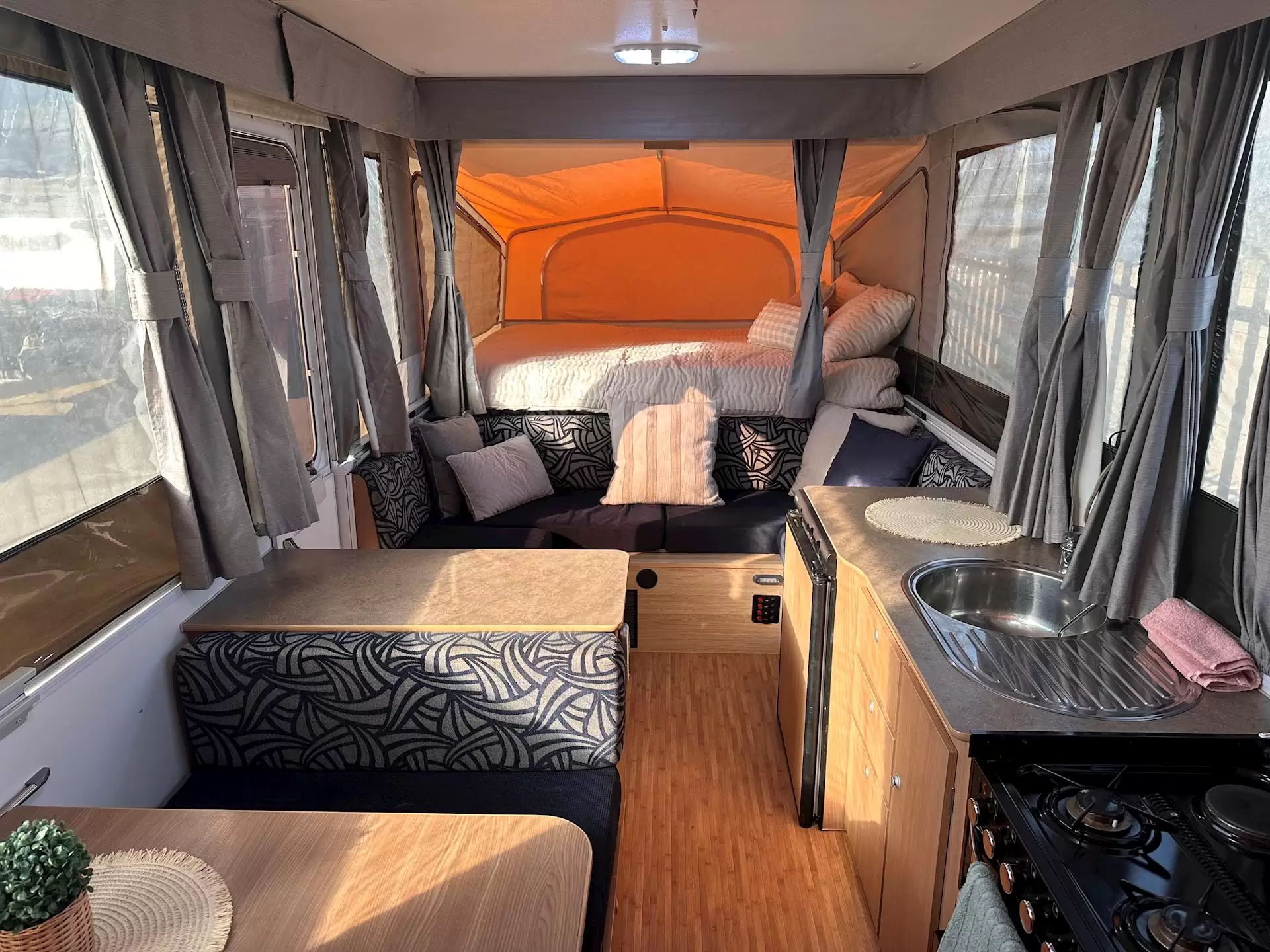 USED 2014 JAYCO SWAN OUTBACK