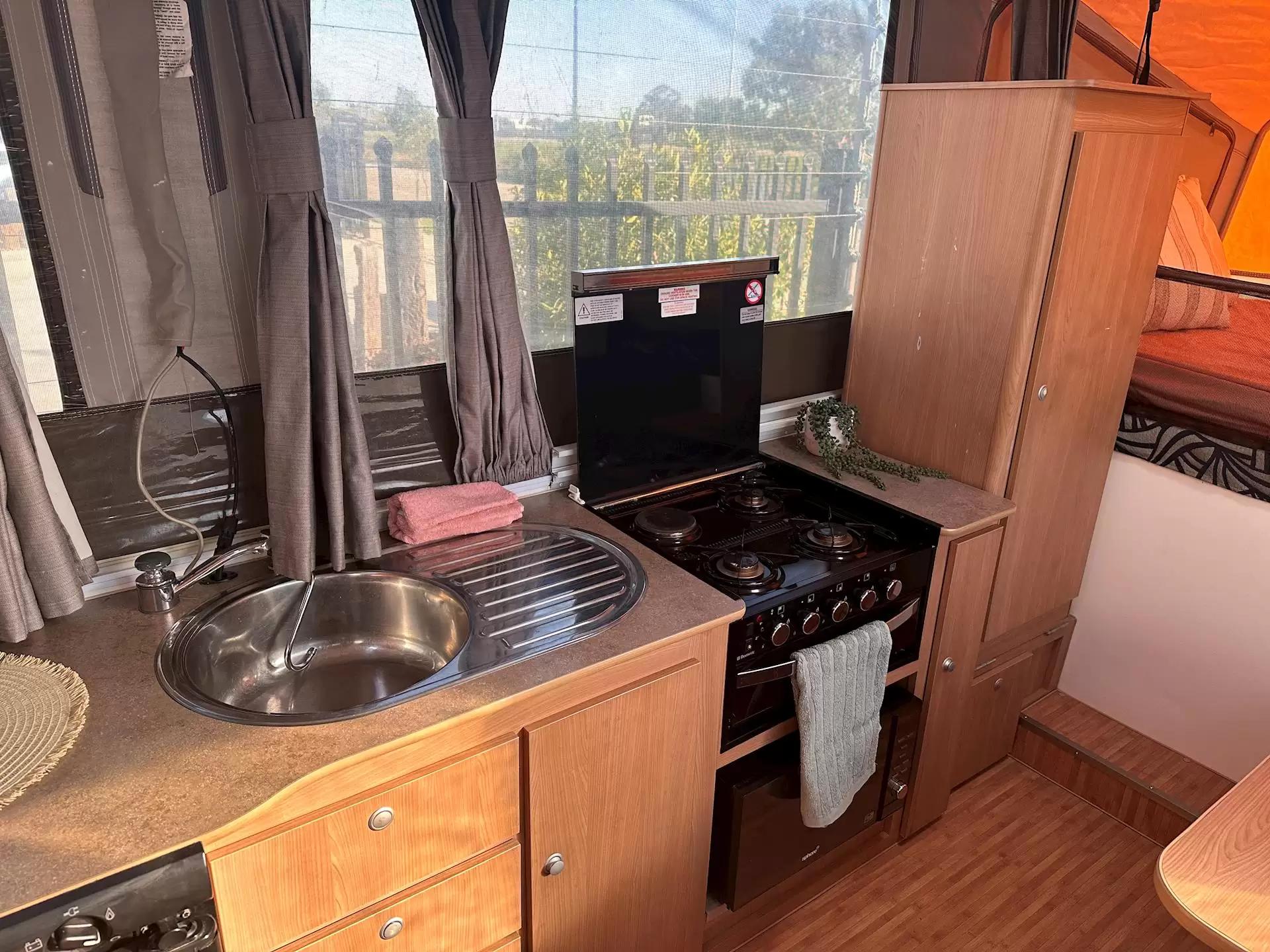 USED 2014 JAYCO SWAN OUTBACK