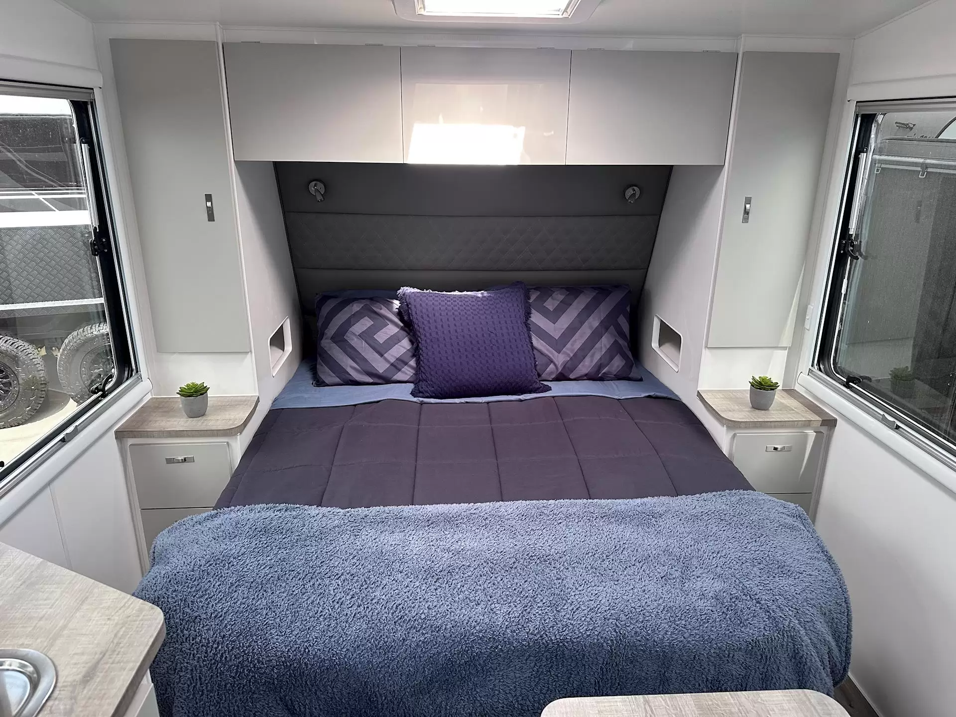 NEW 2025 DESIGN RV ODYSSEY 186R