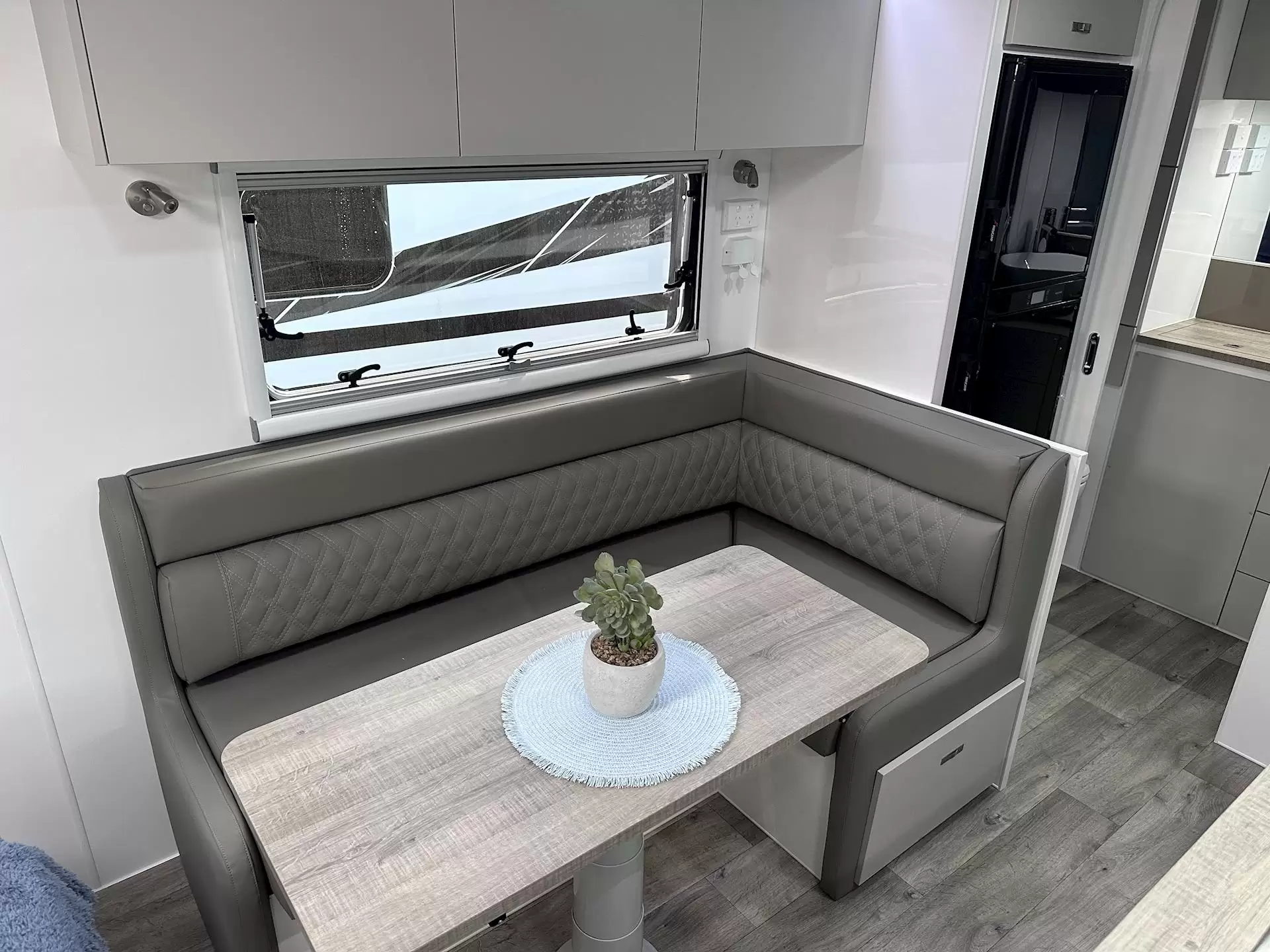 NEW 2025 DESIGN RV ODYSSEY 186R
