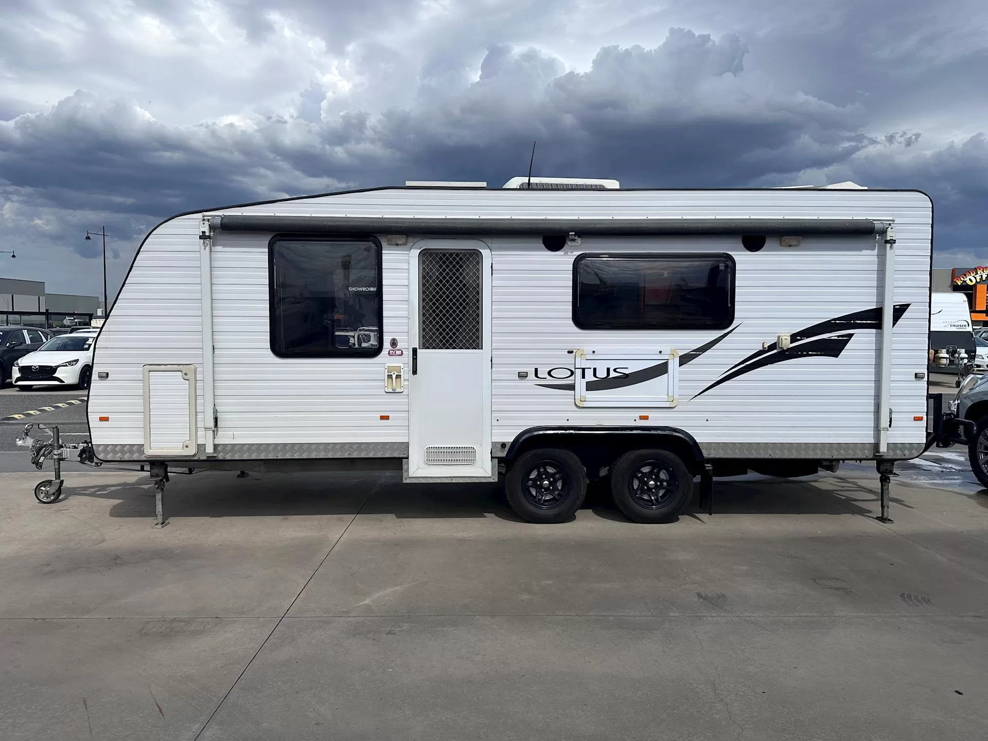 USED 2009 LOTUS Uptown 21'