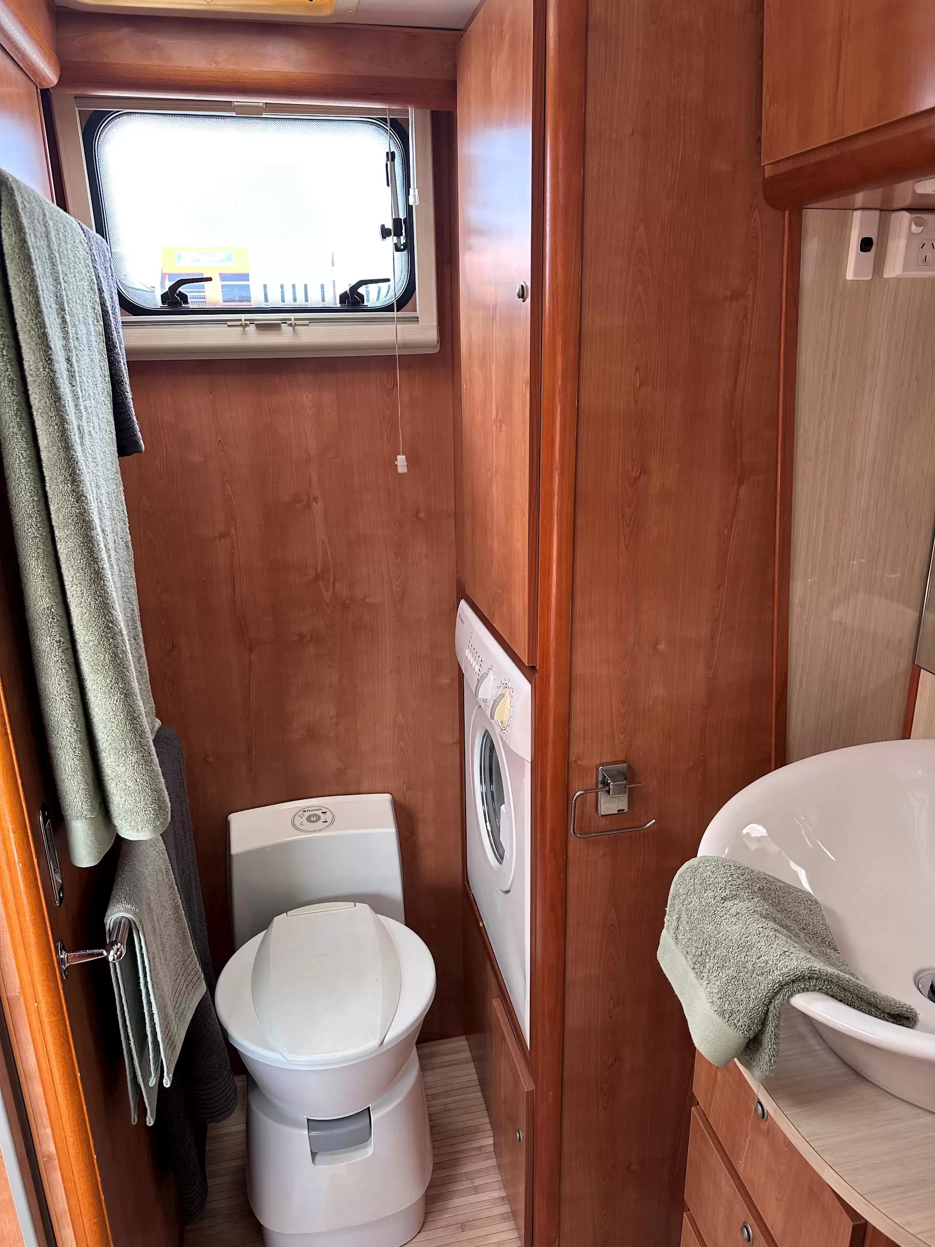 USED 2009 LOTUS Uptown 21'