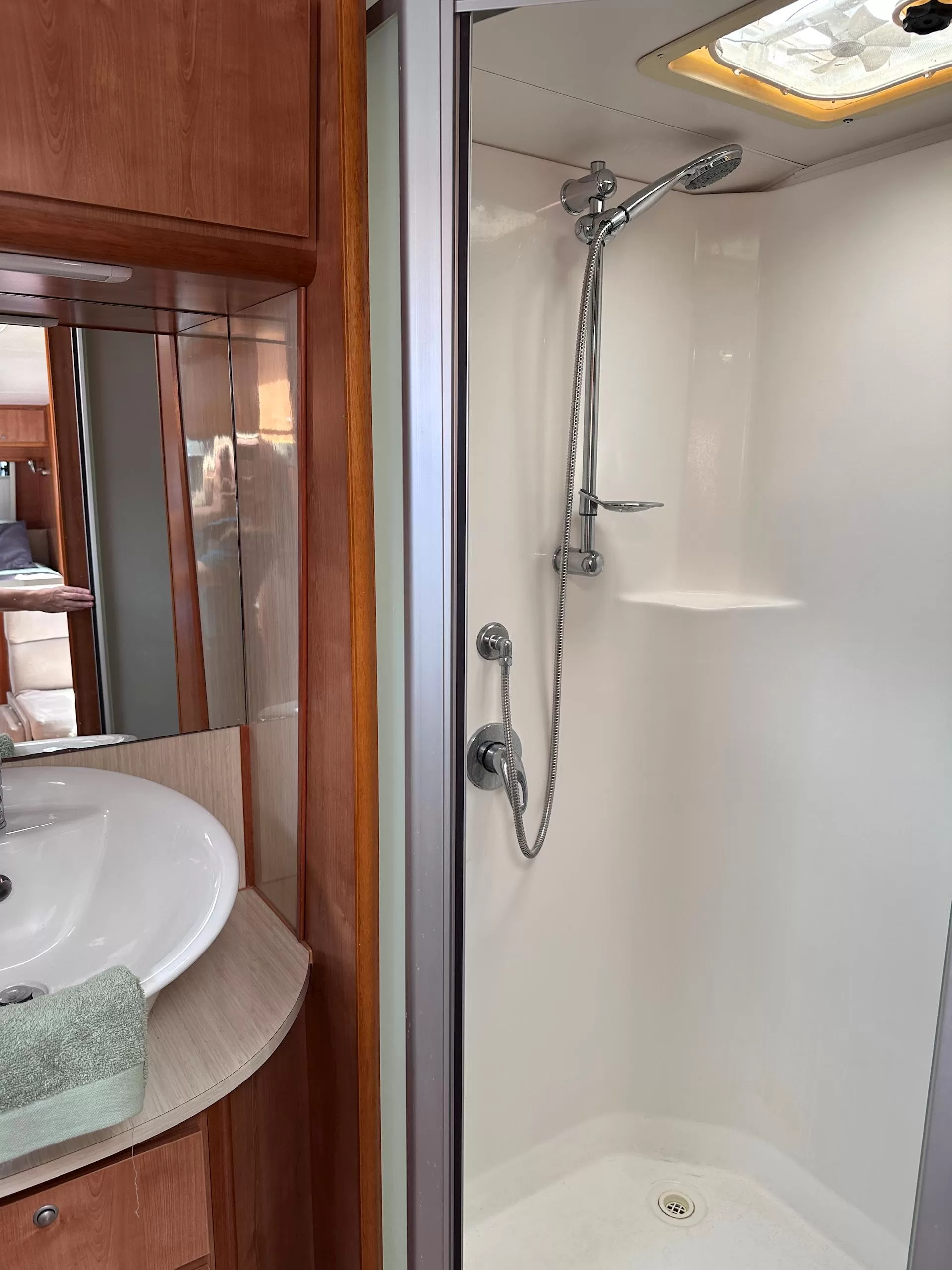 USED 2009 LOTUS Uptown 21'