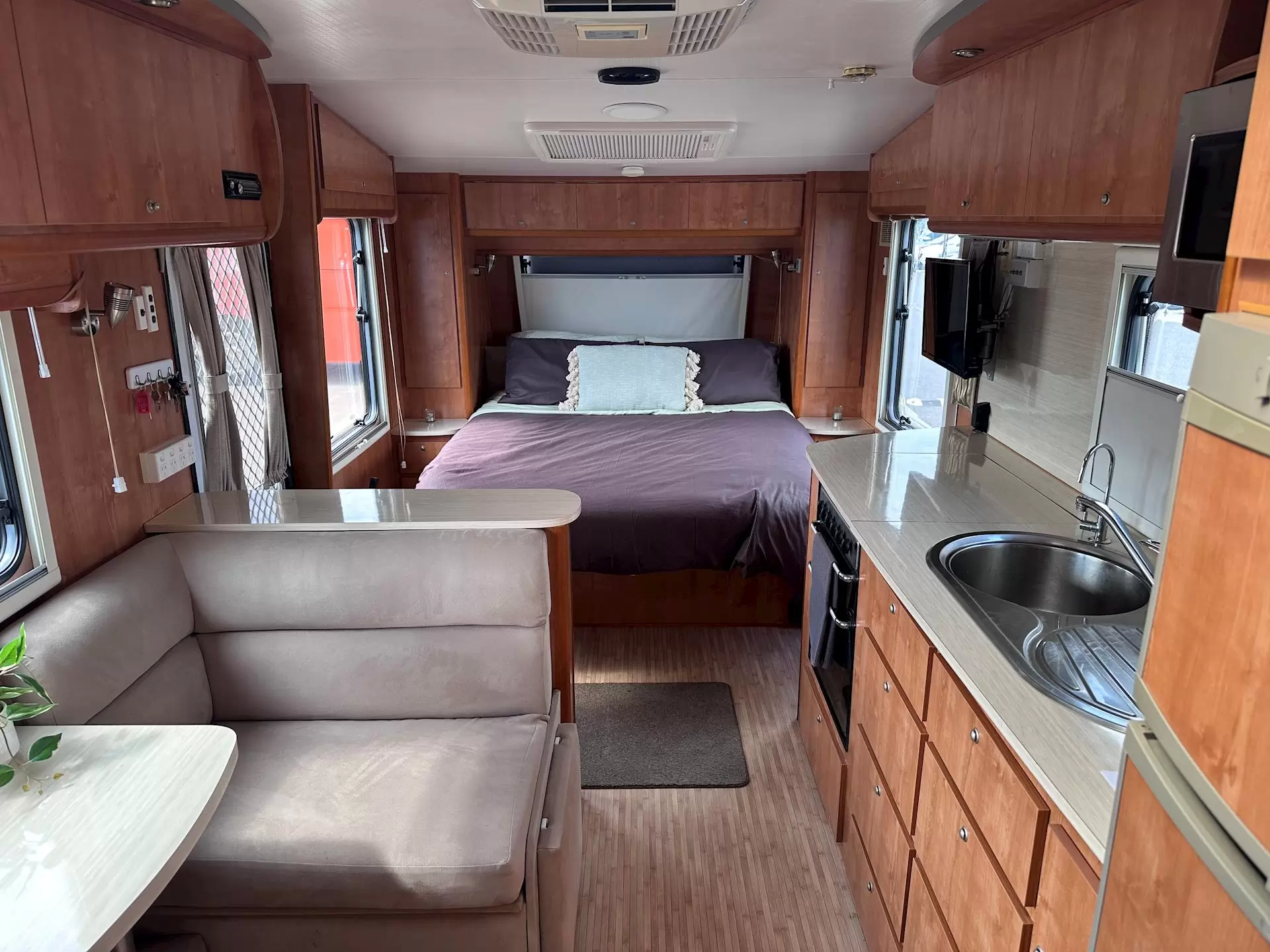 USED 2009 LOTUS Uptown 21'