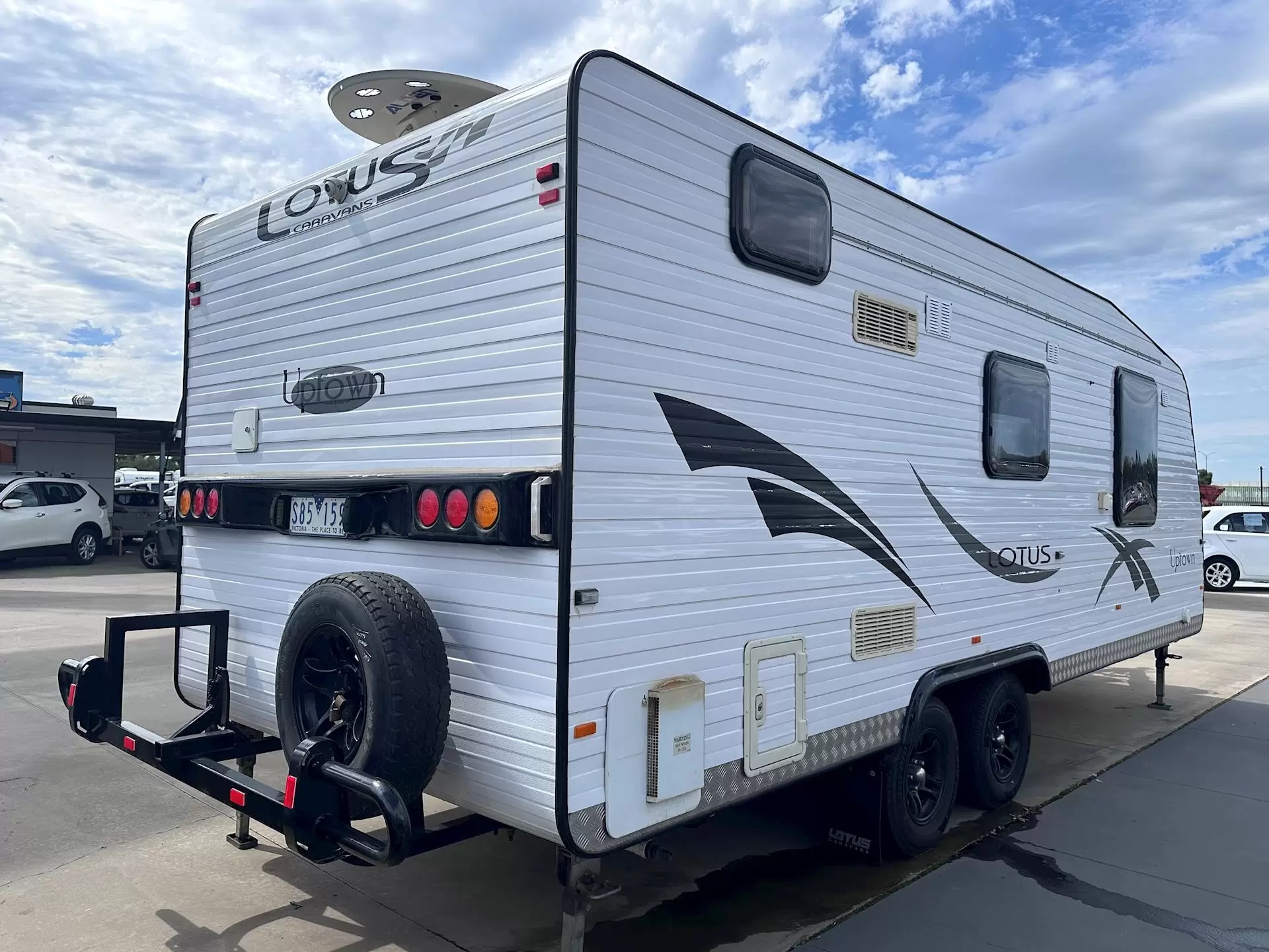 USED 2009 LOTUS Uptown 21'