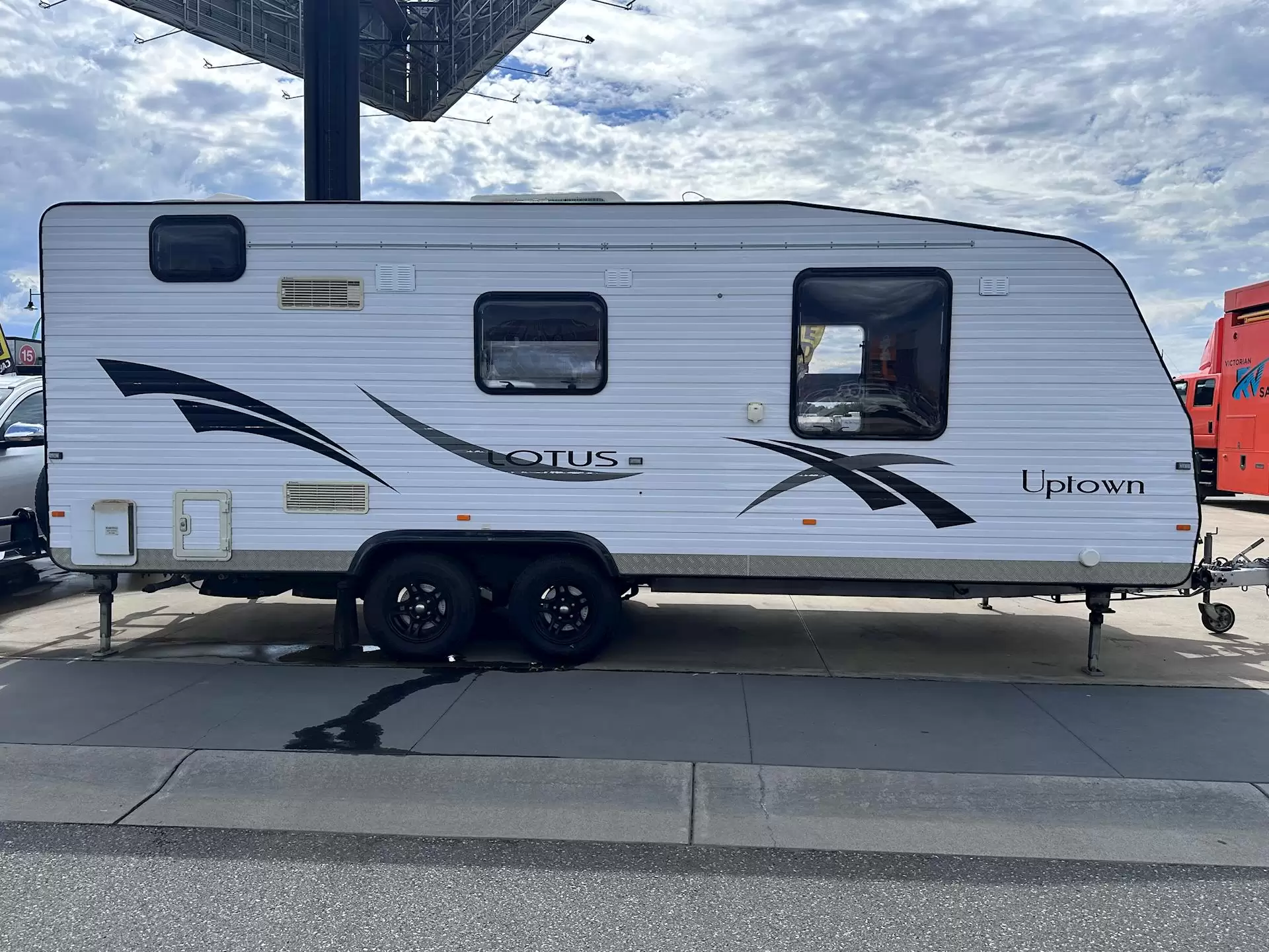 USED 2009 LOTUS Uptown 21'