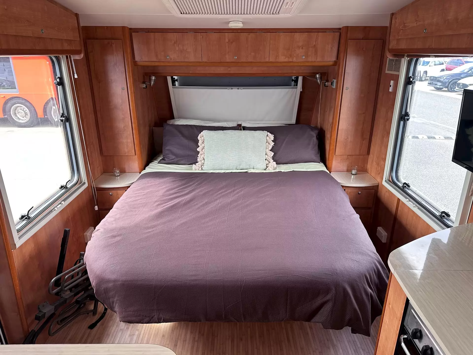 USED 2009 LOTUS Uptown 21'