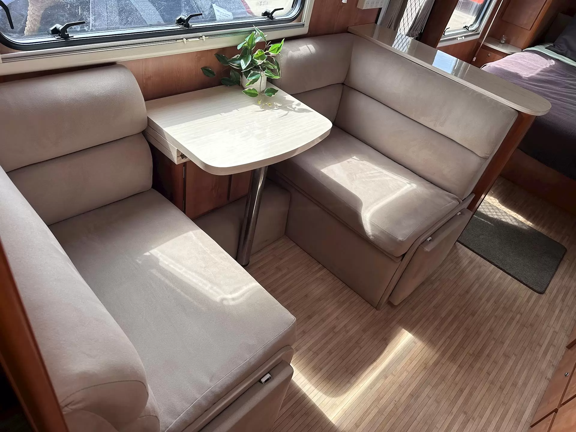 USED 2009 LOTUS Uptown 21'