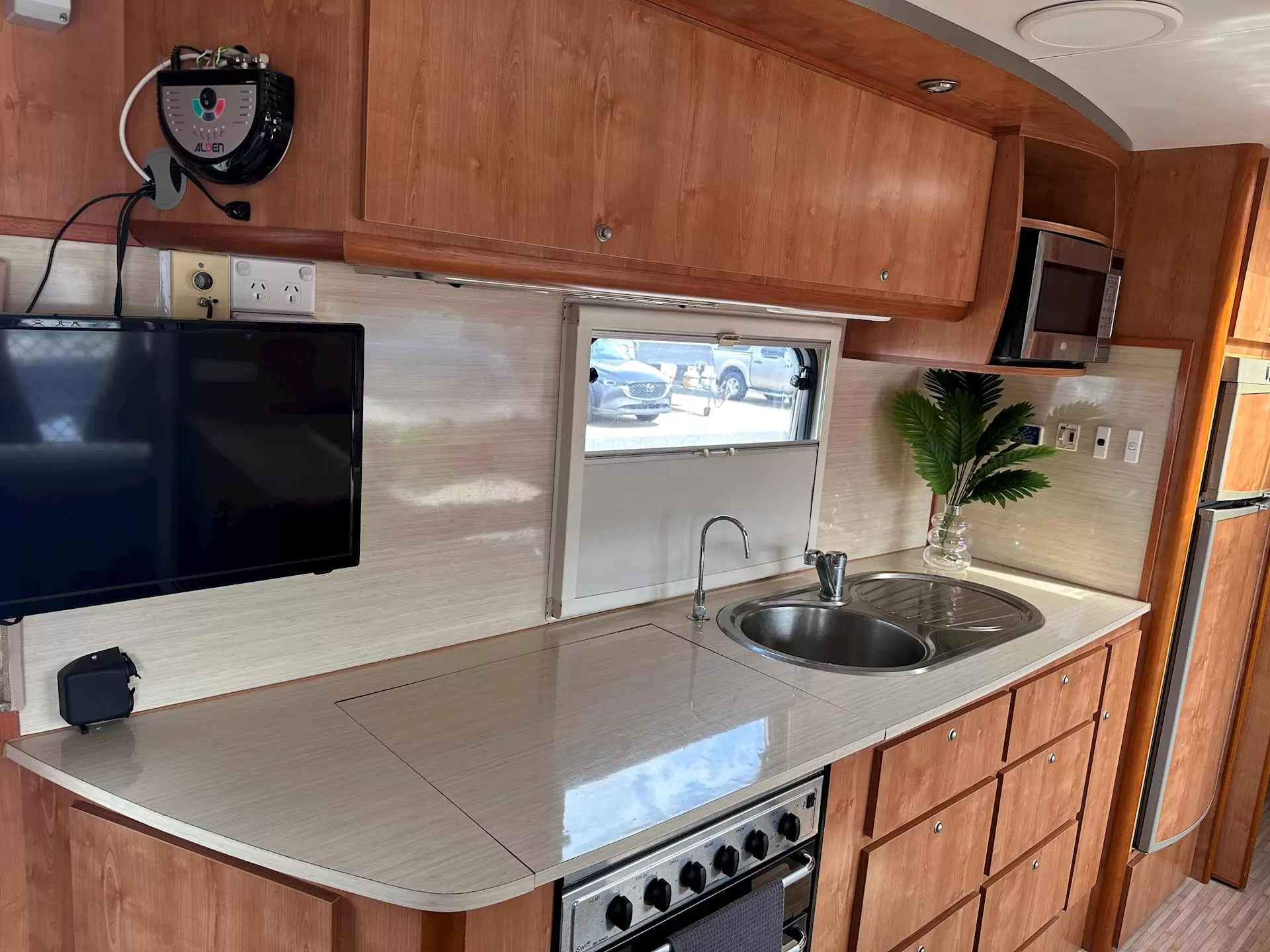 USED 2009 LOTUS Uptown 21'