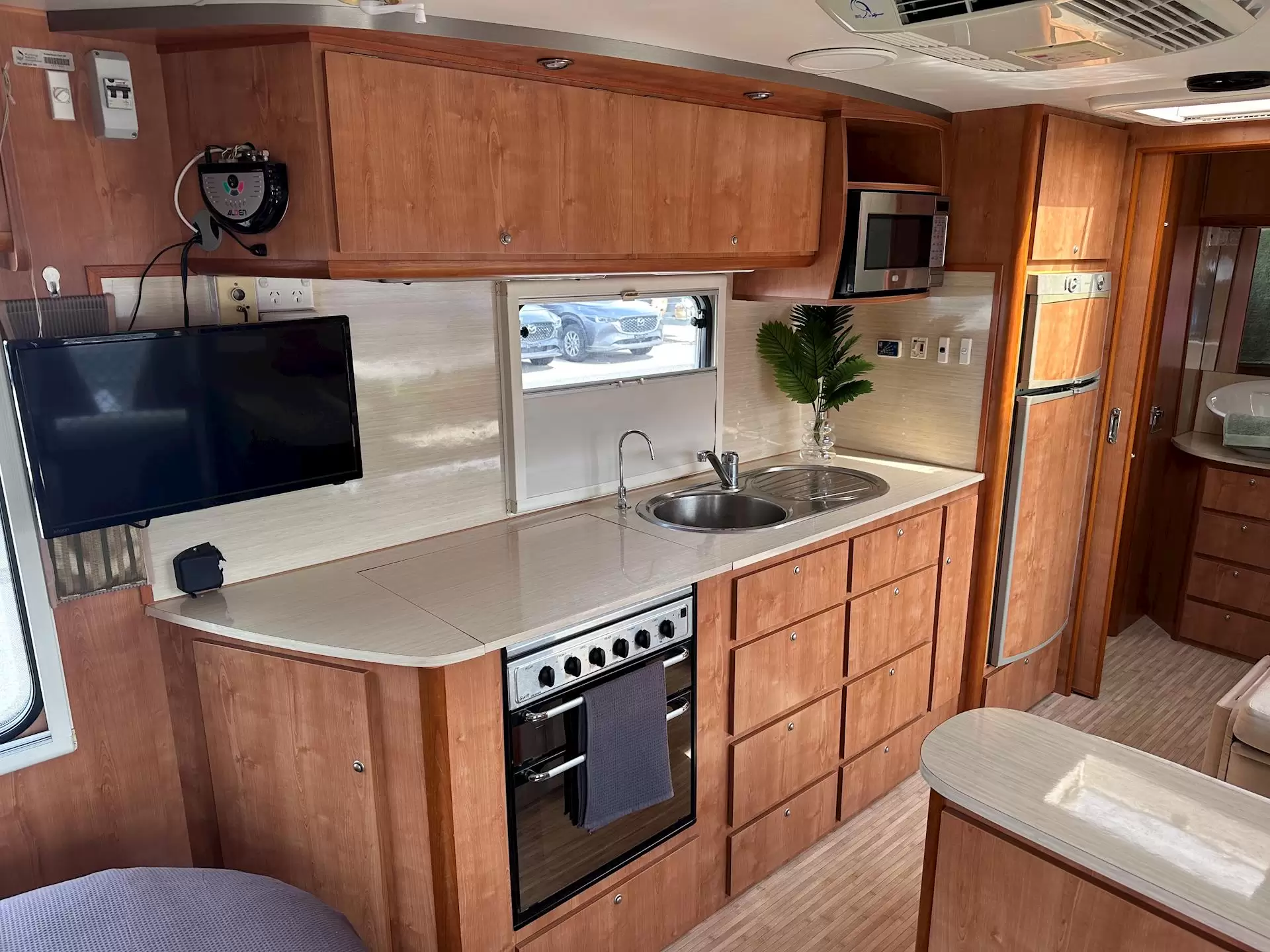 USED 2009 LOTUS Uptown 21'