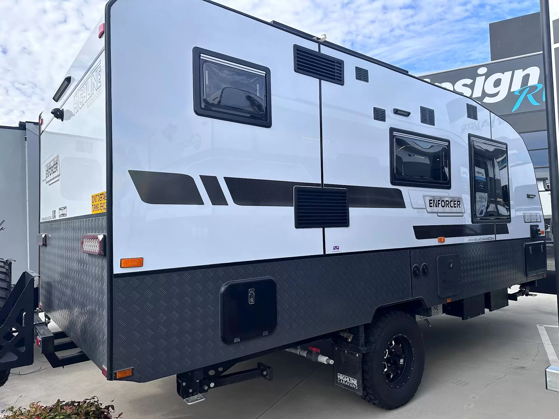 USED 2023 Highline ENFORCER 17.6