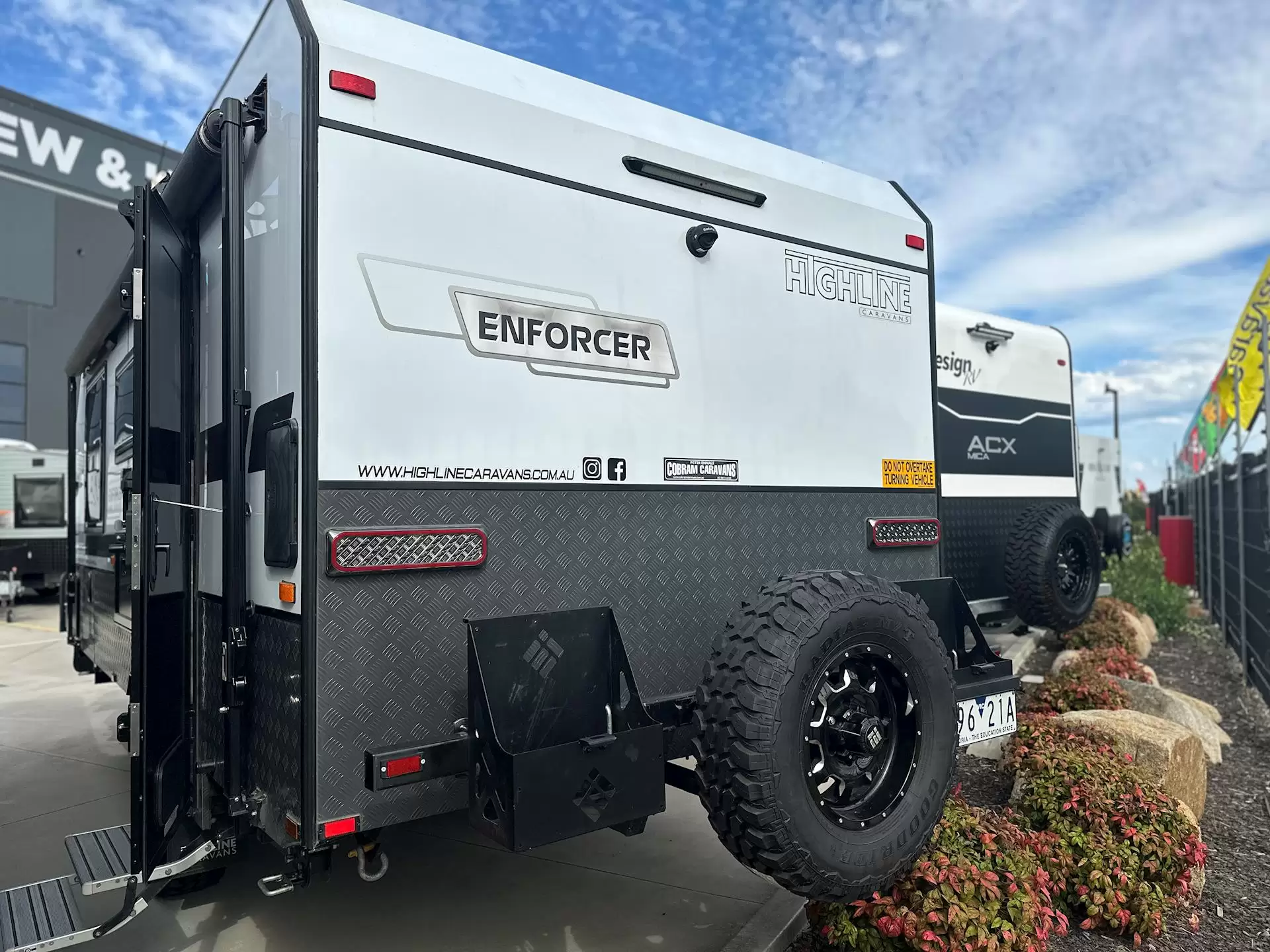 USED 2023 Highline ENFORCER 17.6