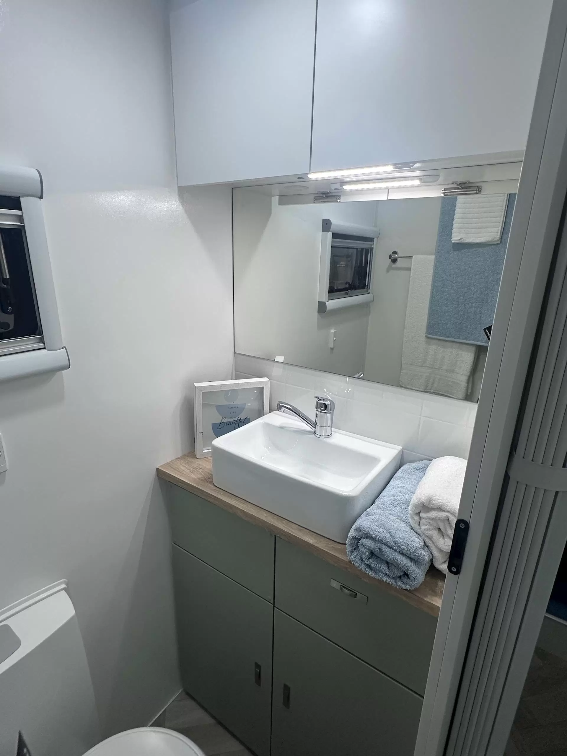 NEW 2026 DESIGN RV GETAWAY F226M Family 3 bunk