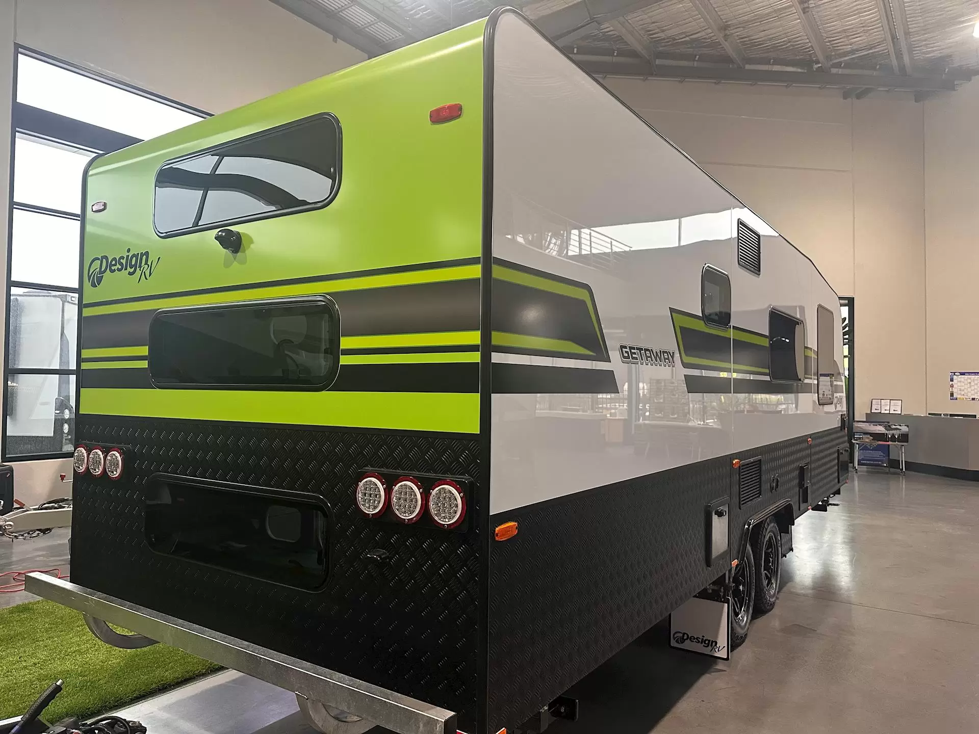 NEW 2026 DESIGN RV GETAWAY F226M Family 3 bunk