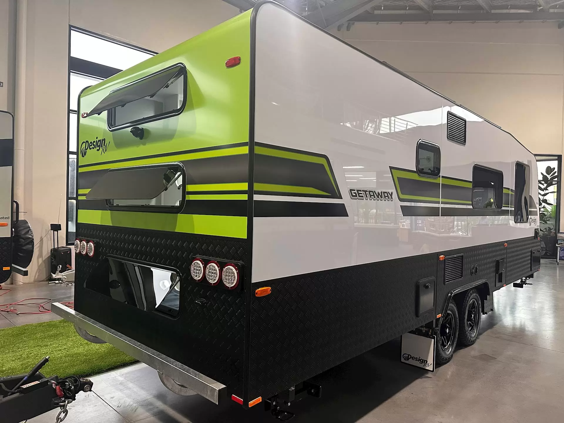 NEW 2026 DESIGN RV GETAWAY F226M Family 3 bunk
