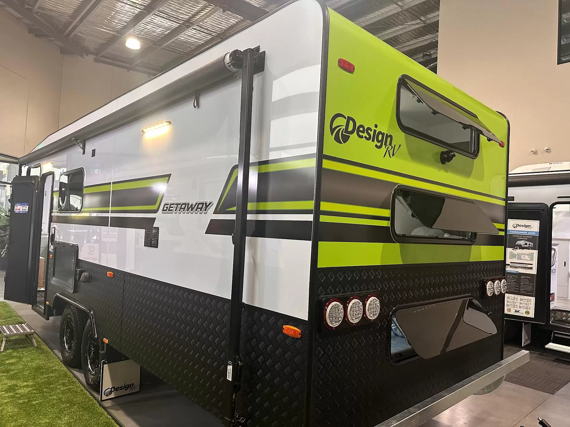 NEW 2026 DESIGN RV GETAWAY F226M Family 3 bunk