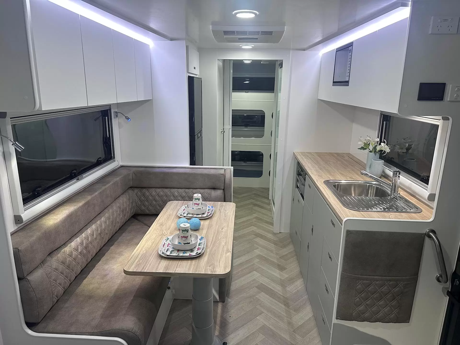 NEW 2026 DESIGN RV GETAWAY F226M Family 3 bunk