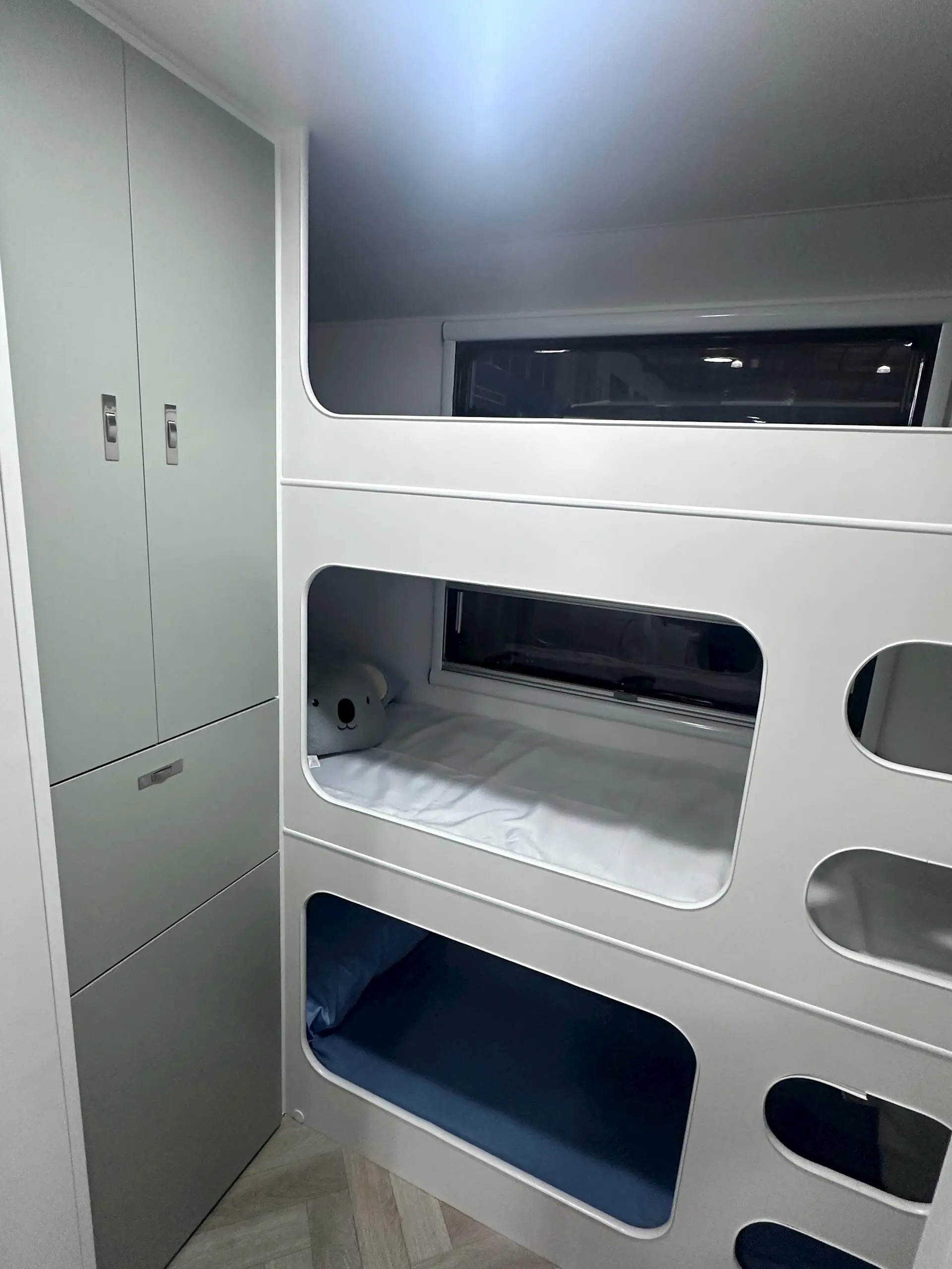 NEW 2026 DESIGN RV GETAWAY F226M Family 3 bunk