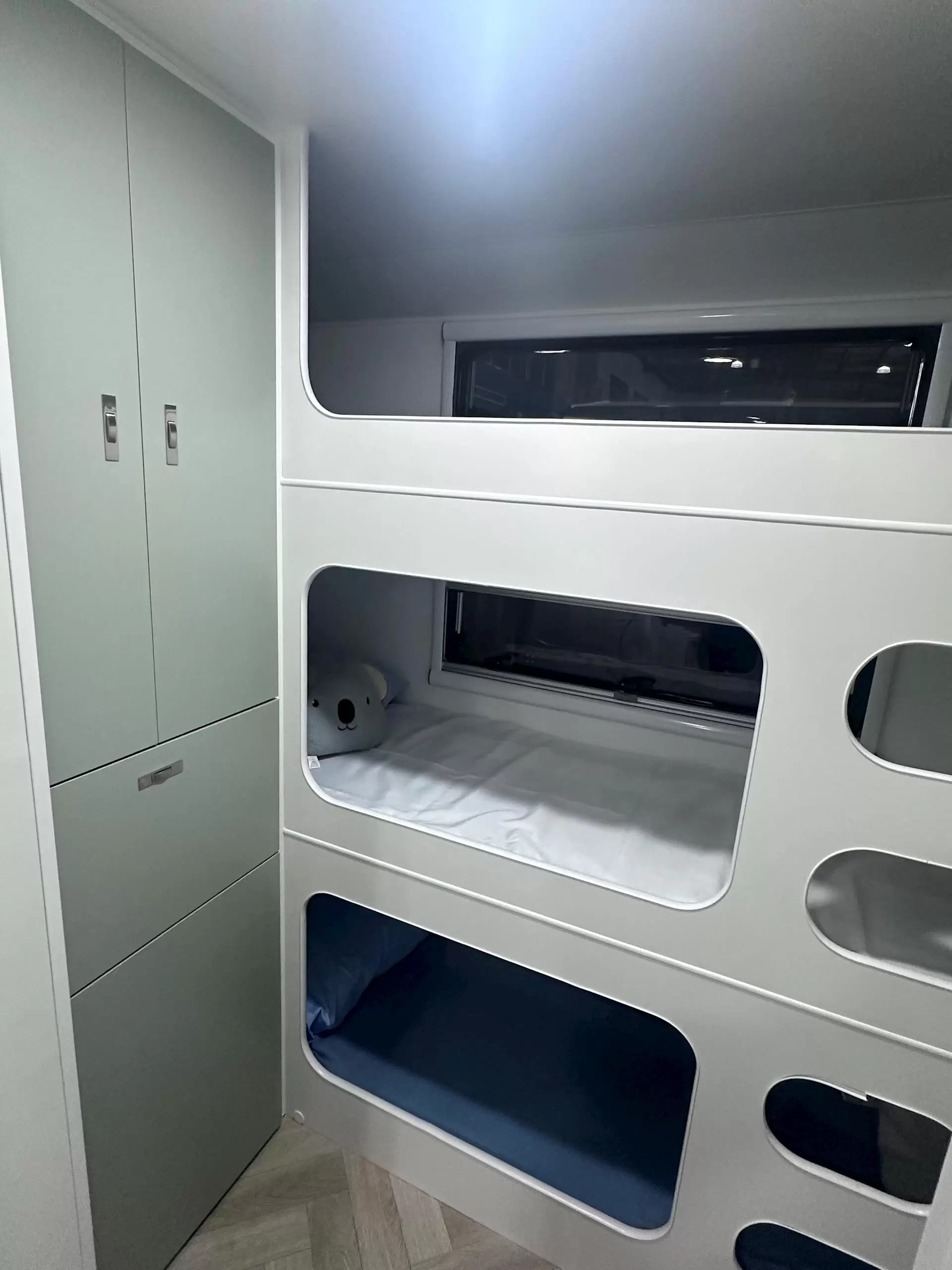 NEW 2026 DESIGN RV GETAWAY F226M Family 3 bunk