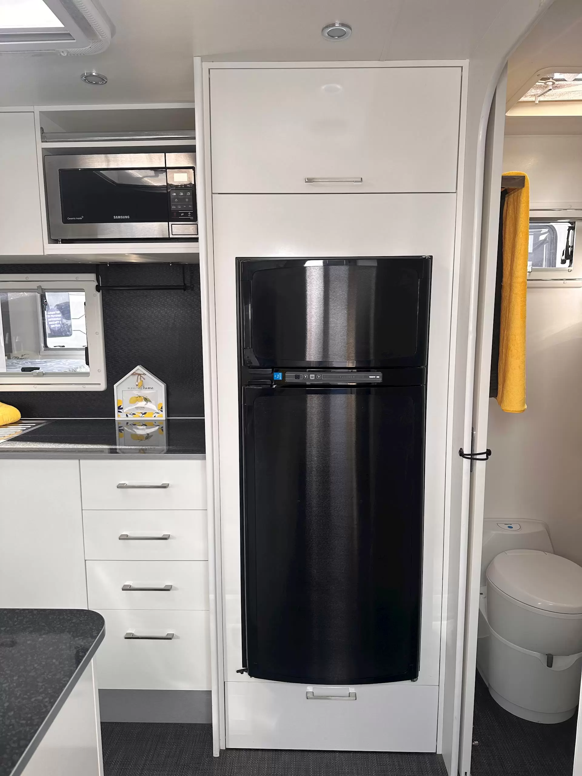 USED 2017 NEW AGE MANTA RAY MR19E