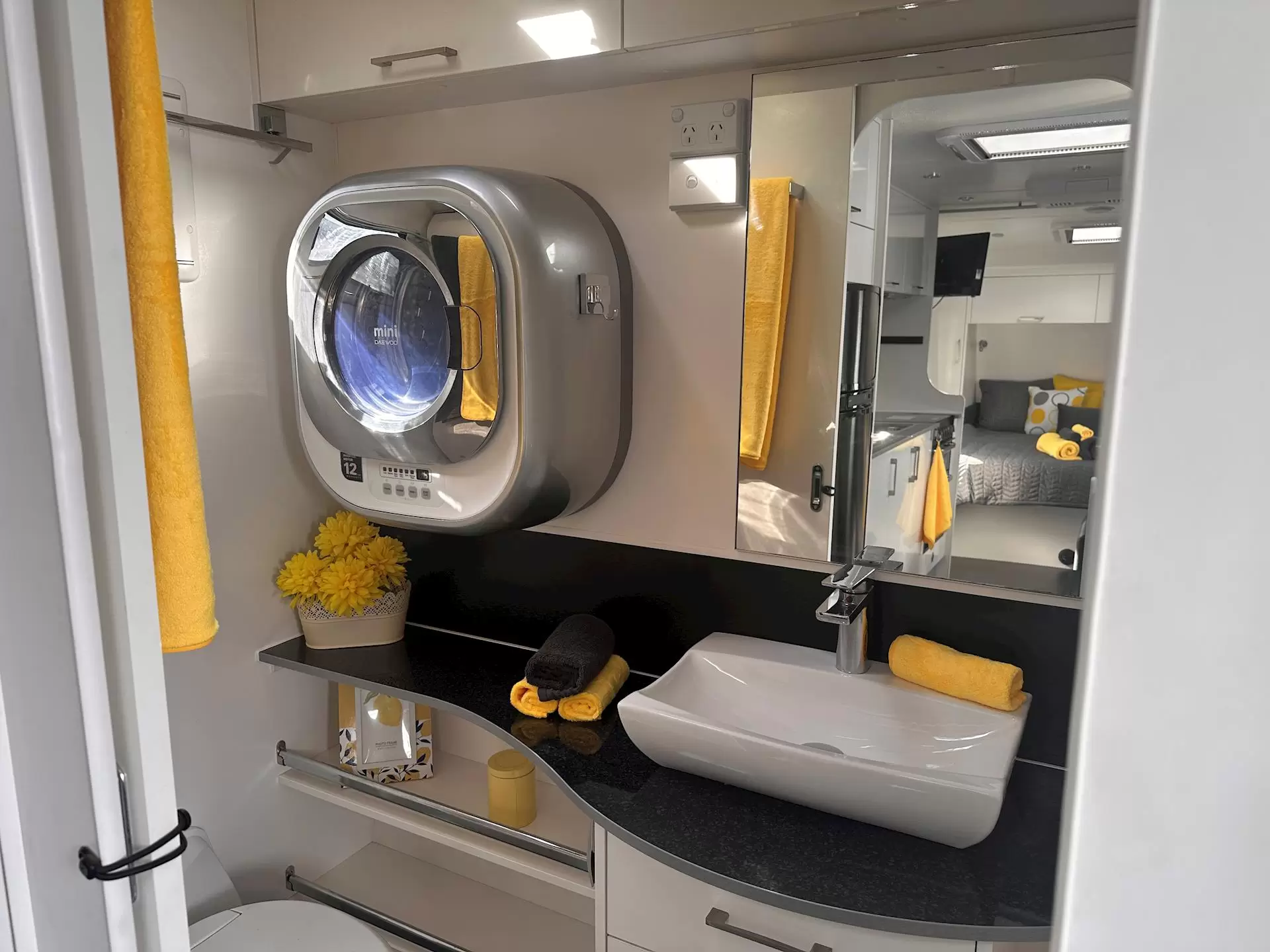 USED 2017 NEW AGE MANTA RAY MR19E