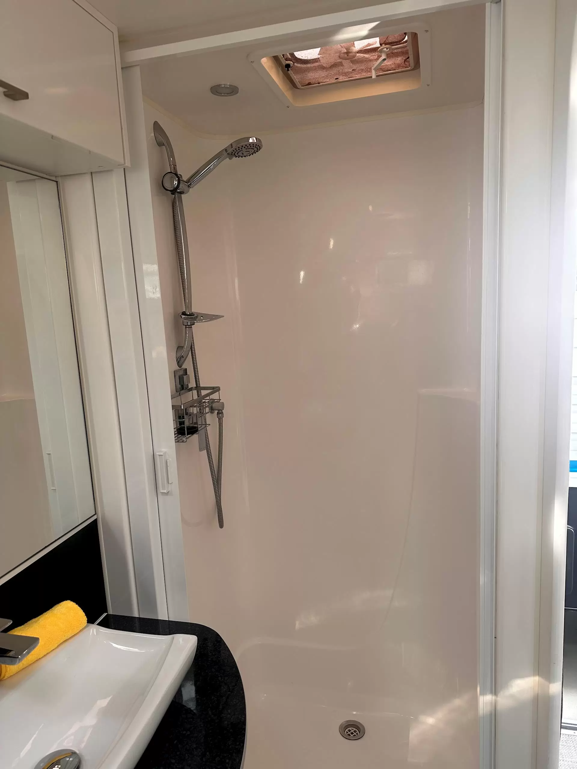USED 2017 NEW AGE MANTA RAY MR19E
