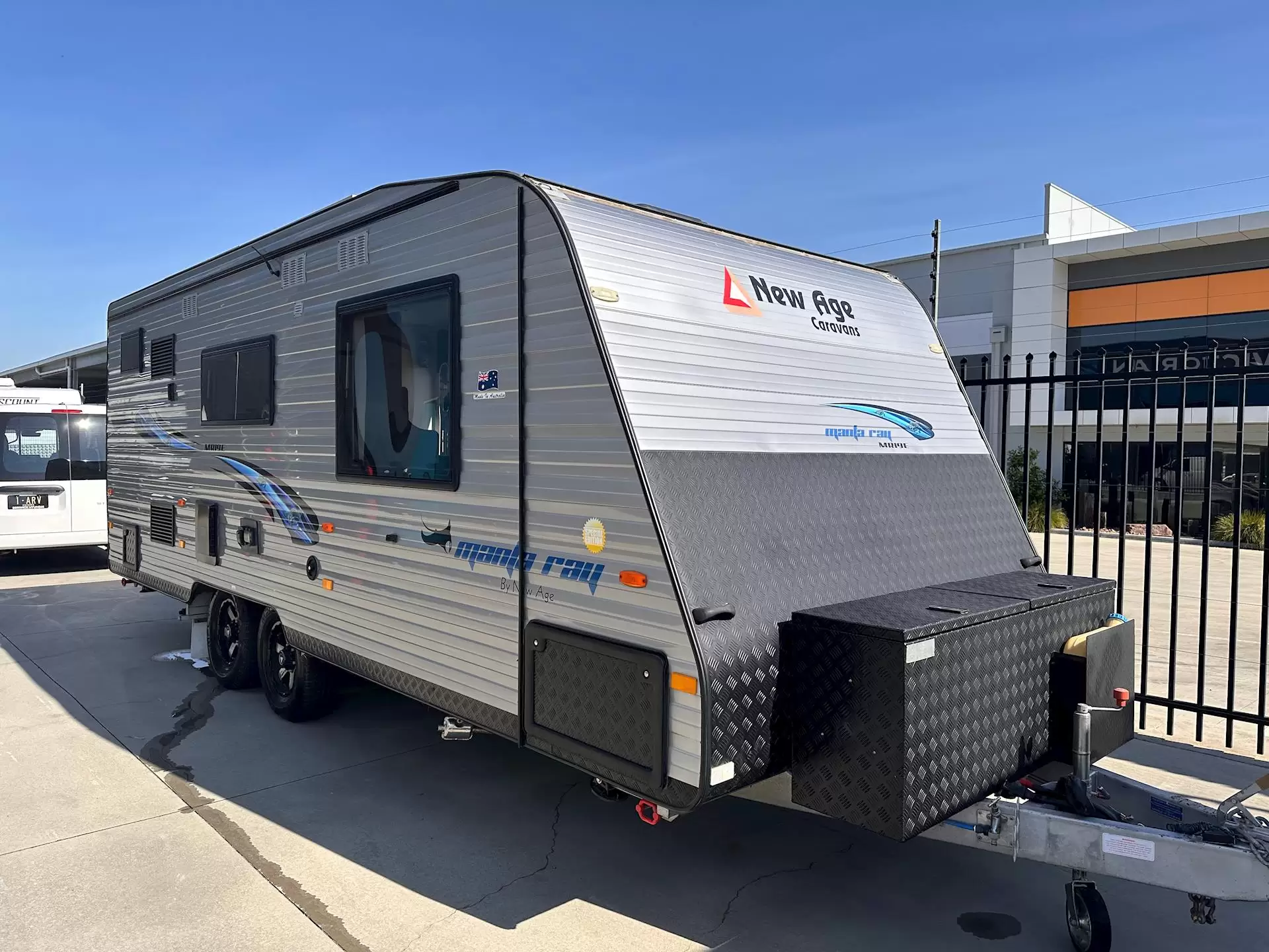 USED 2017 NEW AGE MANTA RAY MR19E
